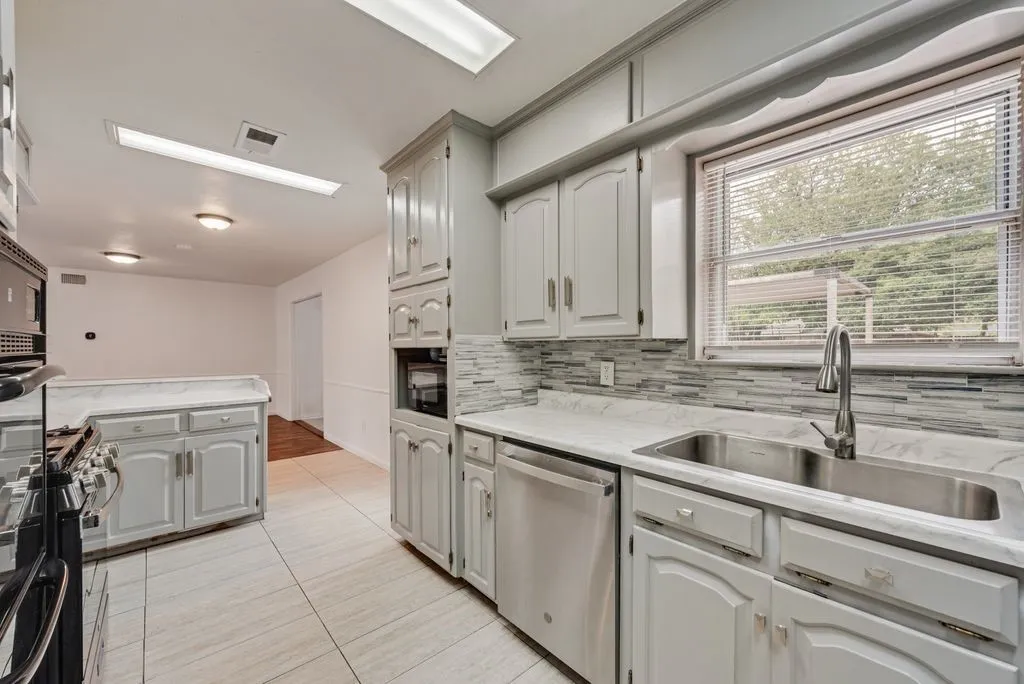Single Family Residence For Sale in Tarrant County , 244 Palomino Drive, Saginaw, Texas 76179, 3 Bedroom, 2 Bathroom, Garage spaces, 2,480 Sqft, built in 1966, mls#21370807, Real Estate Agent in Saginaw, Homes For Sale in Tarrant county, Homes For Sale in Saginaw, Realtor in Saginaw Texas, Real Estate Brokerage Independent Realty Texas, Luminita Cordes Realtor