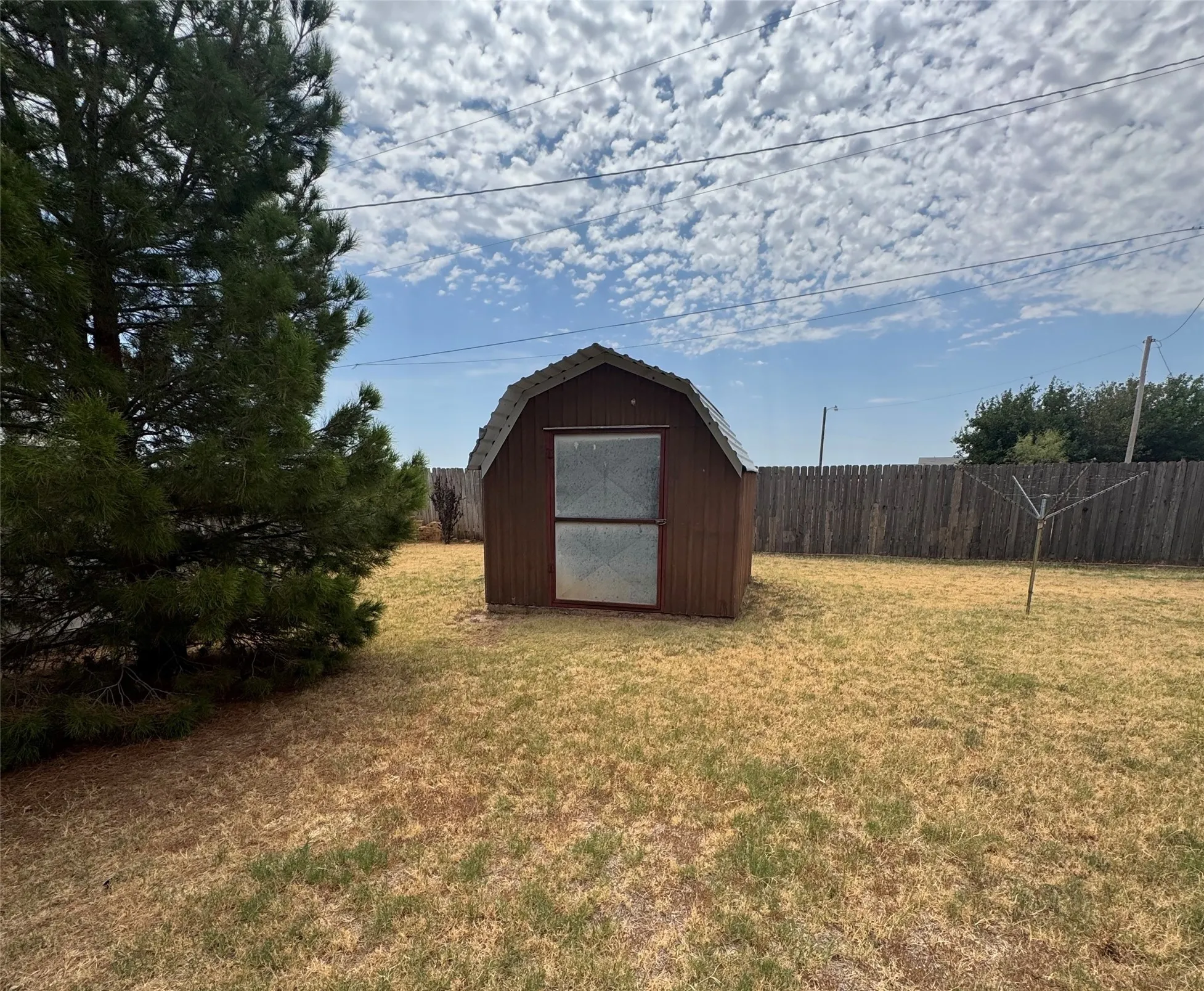 Single Family Residence For Sale in Hardeman County , 1505 S Main Street, Quanah, Texas 79252, 2 Bedroom, 2 Bathroom, 2 Garage spaces, 2,378 Sqft, built in 1965, mls#21371109, Real Estate Agent in Quanah, Homes For Sale in Hardeman county, Homes For Sale in Quanah, Realtor in Quanah Texas, Real Estate Brokerage Independent Realty Texas, Luminita Cordes Realtor