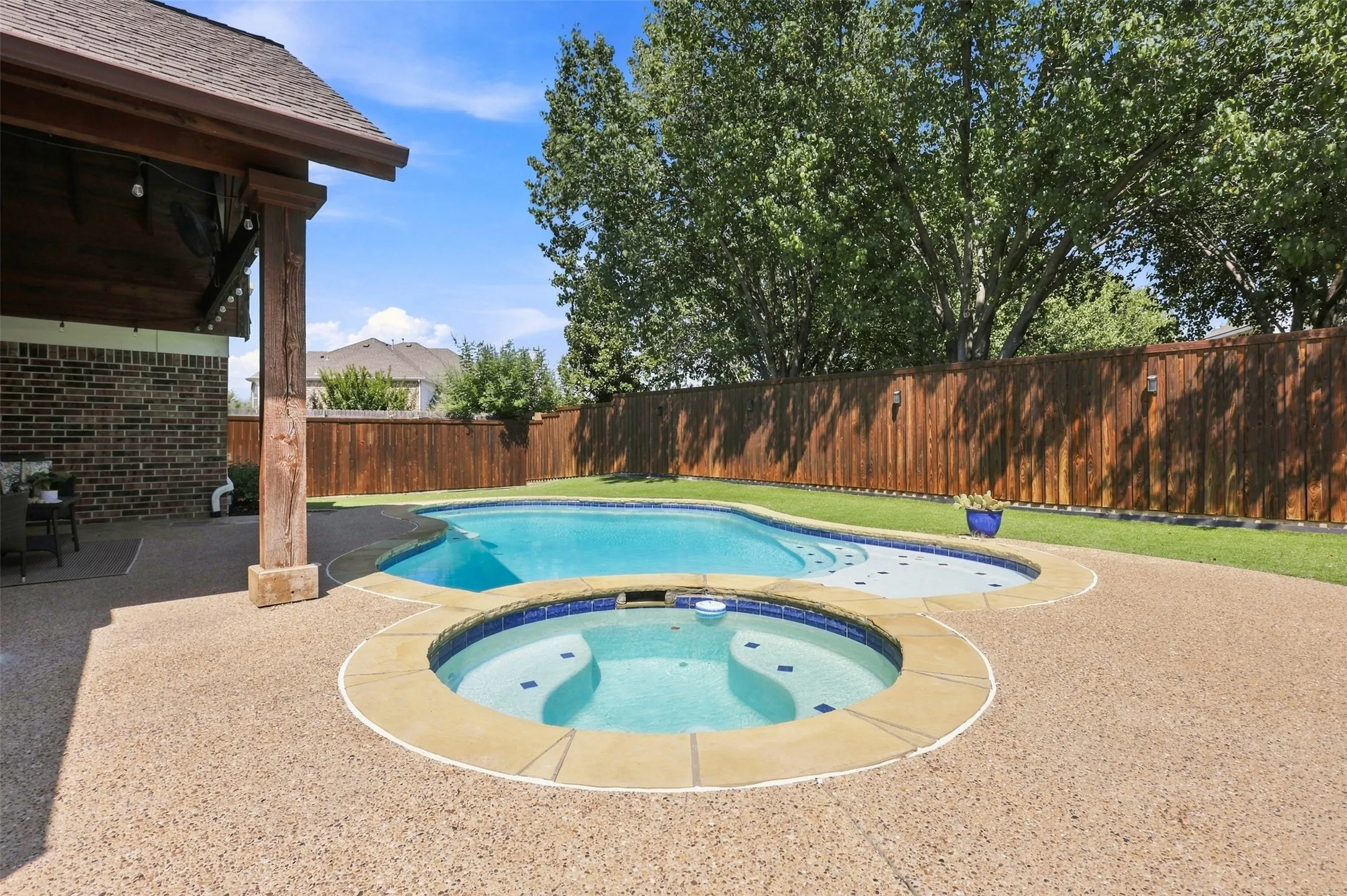 Single Family Residence For Sale in Collin County , 15004 Appaloosa Drive, Frisco, Texas 75035, 3 Bedroom, 2 Bathroom, 2 Garage spaces, 2,069 Sqft, built in 2004, mls#21371003, Real Estate Agent in Frisco, Homes For Sale in Collin county, Homes For Sale in Frisco, Realtor in Frisco Texas, Real Estate Brokerage Independent Realty Texas, Luminita Cordes Realtor