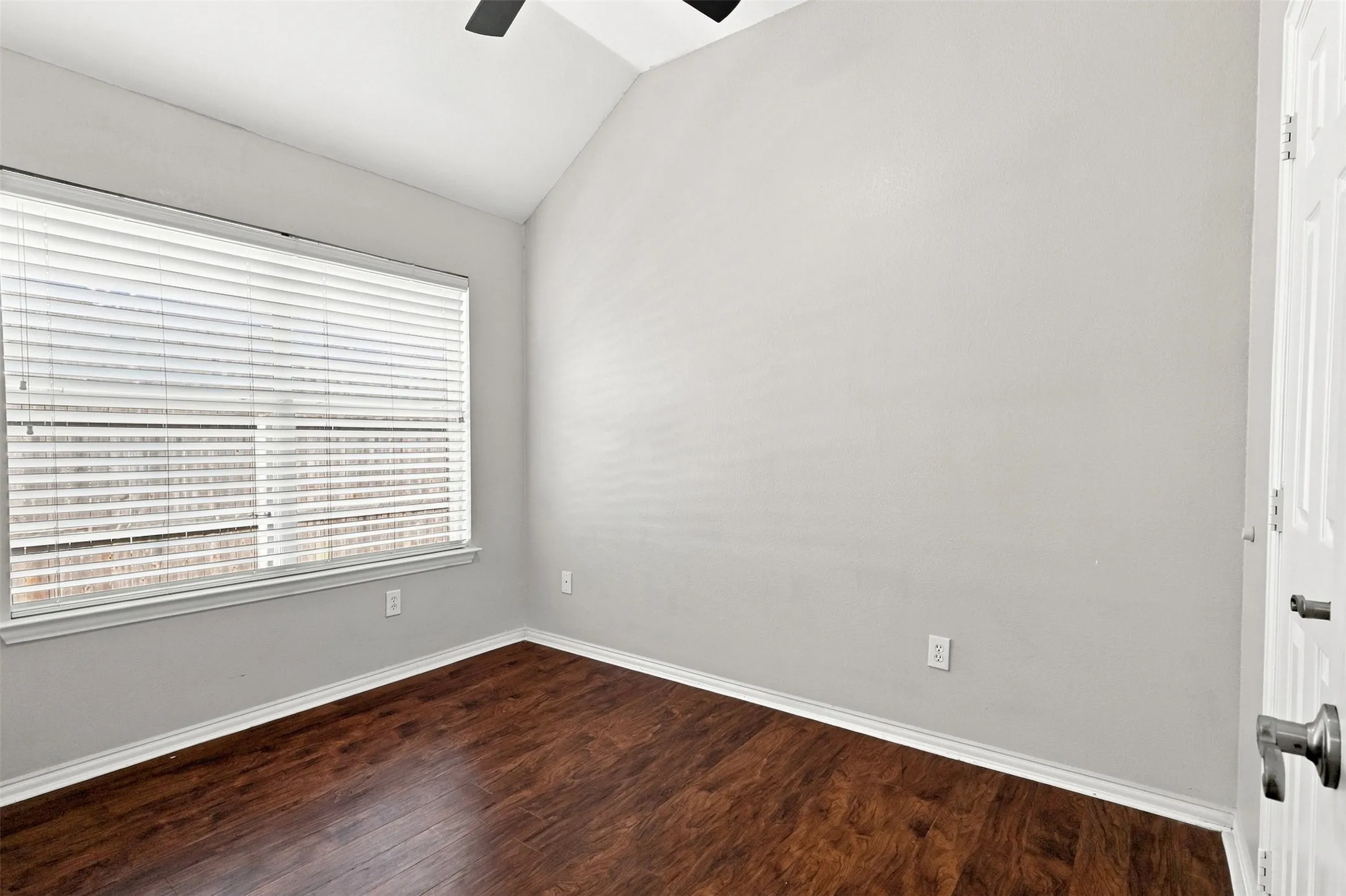 Single Family Residence For Sale in Collin County , 15004 Appaloosa Drive, Frisco, Texas 75035, 3 Bedroom, 2 Bathroom, 2 Garage spaces, 2,069 Sqft, built in 2004, mls#21371003, Real Estate Agent in Frisco, Homes For Sale in Collin county, Homes For Sale in Frisco, Realtor in Frisco Texas, Real Estate Brokerage Independent Realty Texas, Luminita Cordes Realtor