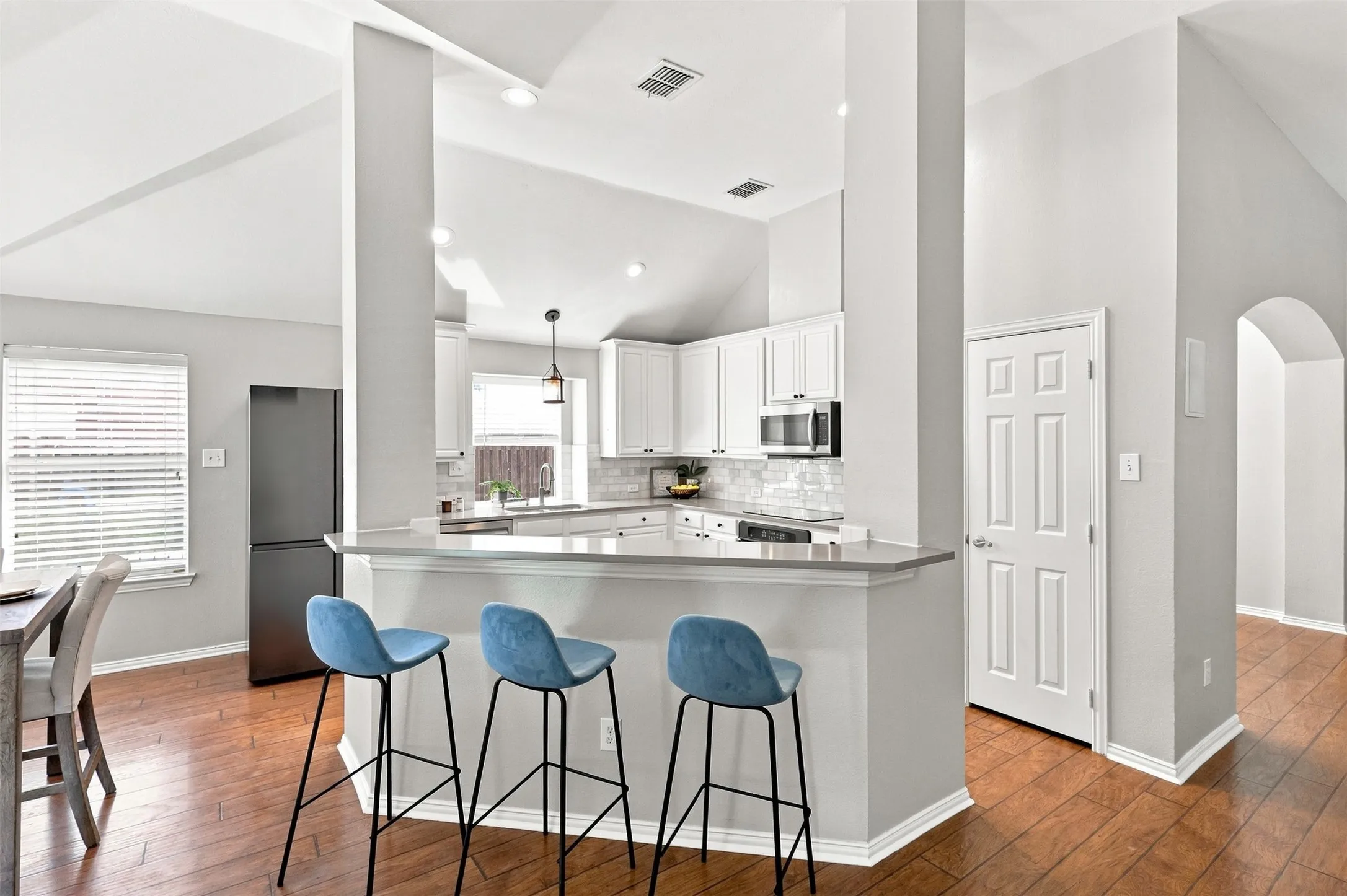 Single Family Residence For Sale in Collin County , 15004 Appaloosa Drive, Frisco, Texas 75035, 3 Bedroom, 2 Bathroom, 2 Garage spaces, 2,069 Sqft, built in 2004, mls#21371003, Real Estate Agent in Frisco, Homes For Sale in Collin county, Homes For Sale in Frisco, Realtor in Frisco Texas, Real Estate Brokerage Independent Realty Texas, Luminita Cordes Realtor
