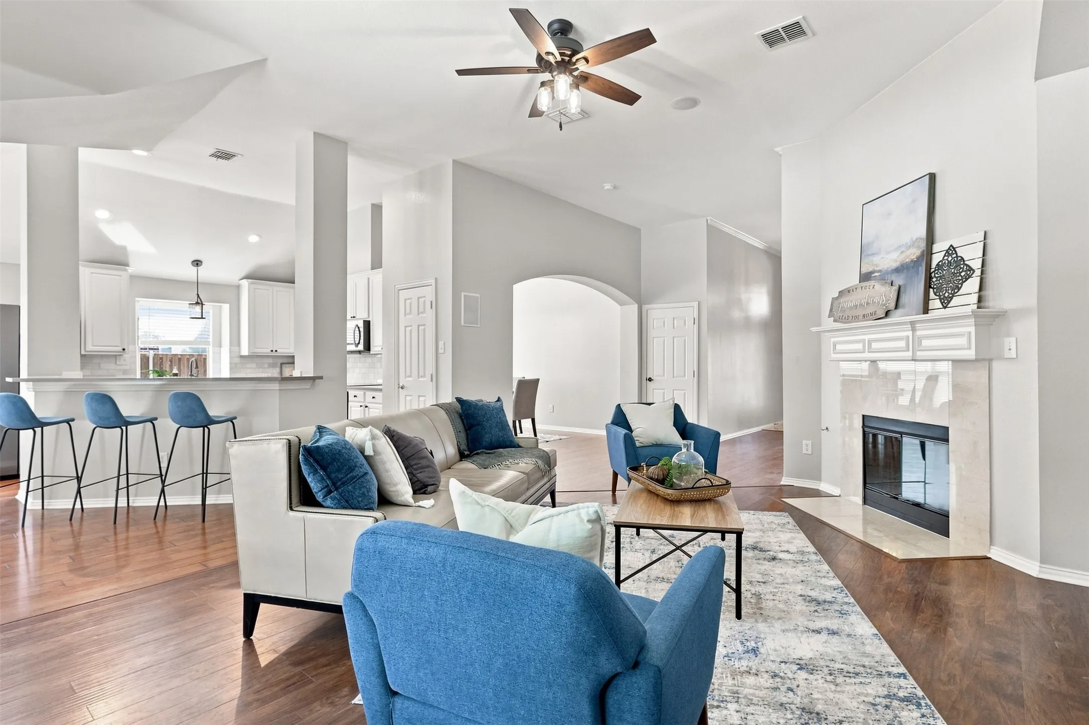 Single Family Residence For Sale in Collin County , 15004 Appaloosa Drive, Frisco, Texas 75035, 3 Bedroom, 2 Bathroom, 2 Garage spaces, 2,069 Sqft, built in 2004, mls#21371003, Real Estate Agent in Frisco, Homes For Sale in Collin county, Homes For Sale in Frisco, Realtor in Frisco Texas, Real Estate Brokerage Independent Realty Texas, Luminita Cordes Realtor