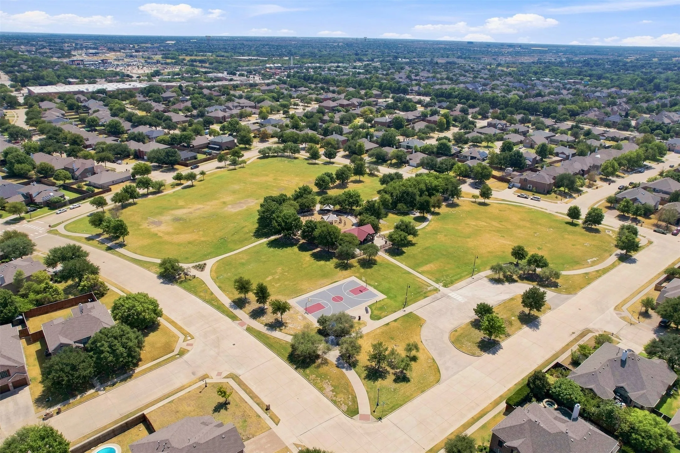 Single Family Residence For Sale in Collin County , 15004 Appaloosa Drive, Frisco, Texas 75035, 3 Bedroom, 2 Bathroom, 2 Garage spaces, 2,069 Sqft, built in 2004, mls#21371003, Real Estate Agent in Frisco, Homes For Sale in Collin county, Homes For Sale in Frisco, Realtor in Frisco Texas, Real Estate Brokerage Independent Realty Texas, Luminita Cordes Realtor