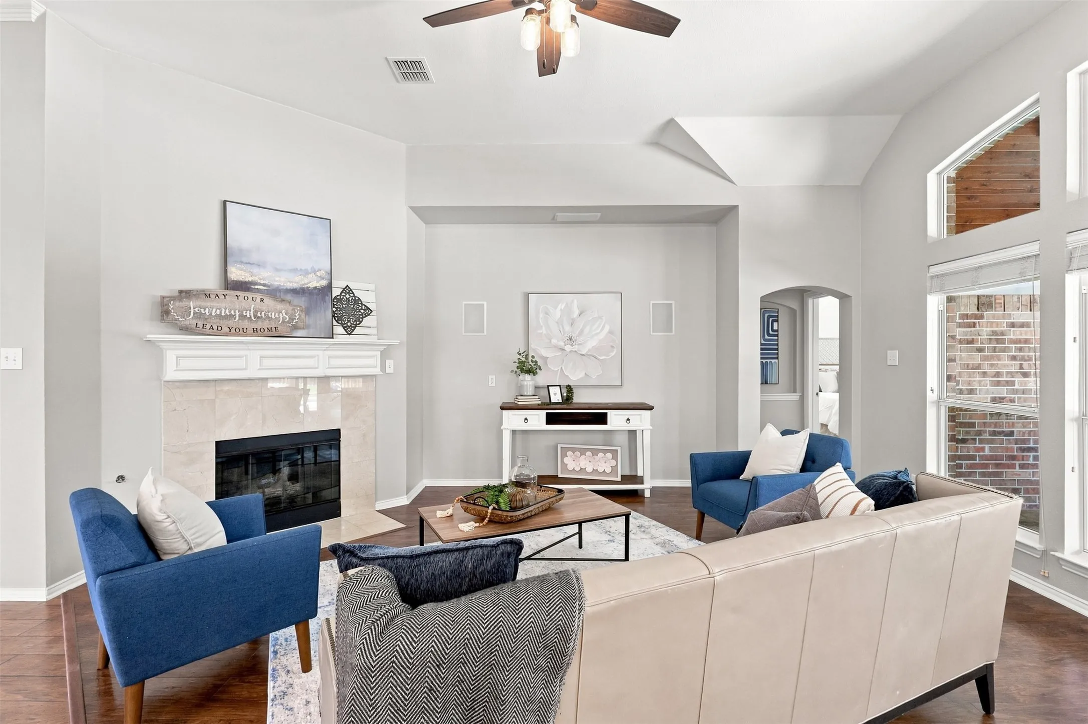 Single Family Residence For Sale in Collin County , 15004 Appaloosa Drive, Frisco, Texas 75035, 3 Bedroom, 2 Bathroom, 2 Garage spaces, 2,069 Sqft, built in 2004, mls#21371003, Real Estate Agent in Frisco, Homes For Sale in Collin county, Homes For Sale in Frisco, Realtor in Frisco Texas, Real Estate Brokerage Independent Realty Texas, Luminita Cordes Realtor