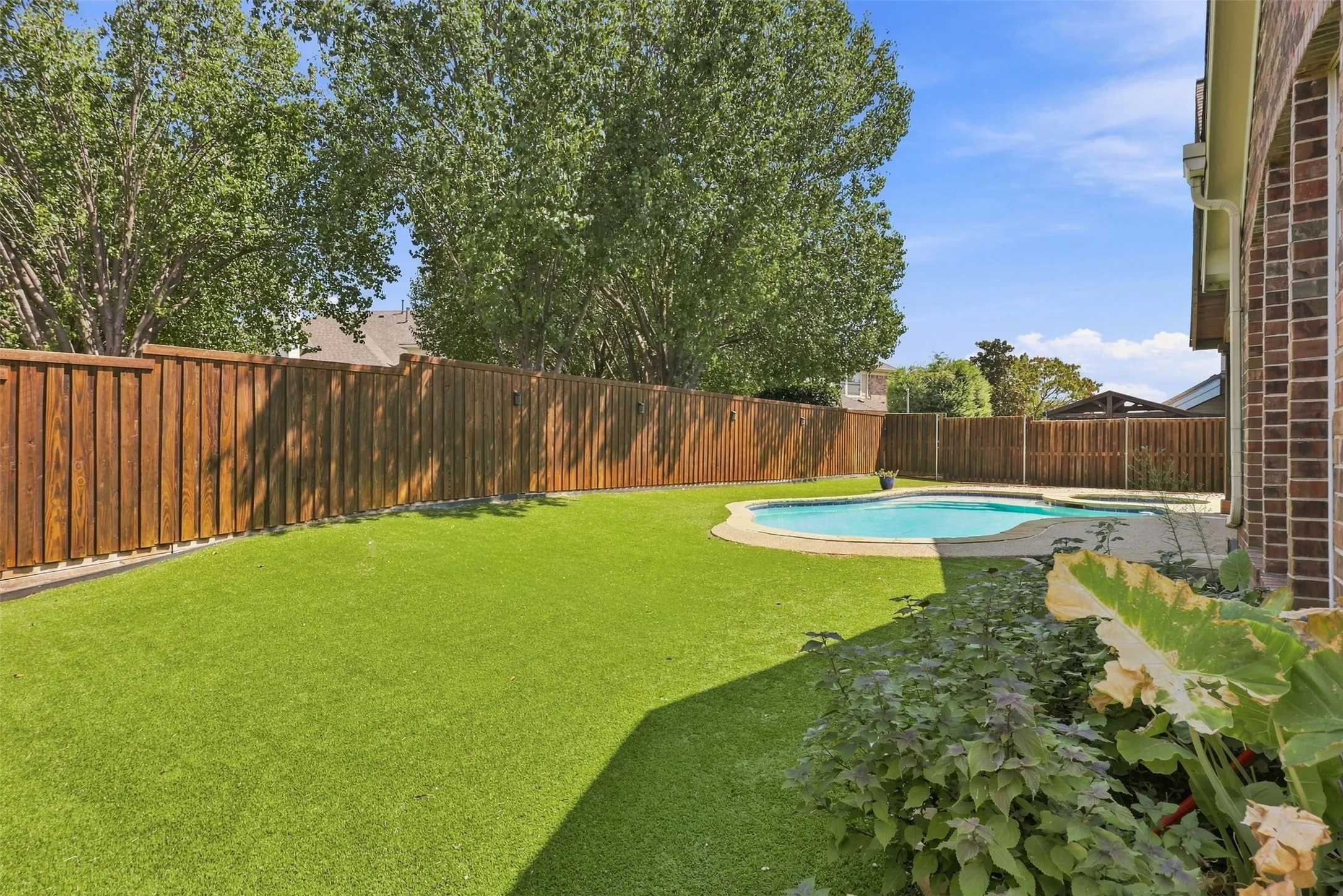 Single Family Residence For Sale in Collin County , 15004 Appaloosa Drive, Frisco, Texas 75035, 3 Bedroom, 2 Bathroom, 2 Garage spaces, 2,069 Sqft, built in 2004, mls#21371003, Real Estate Agent in Frisco, Homes For Sale in Collin county, Homes For Sale in Frisco, Realtor in Frisco Texas, Real Estate Brokerage Independent Realty Texas, Luminita Cordes Realtor