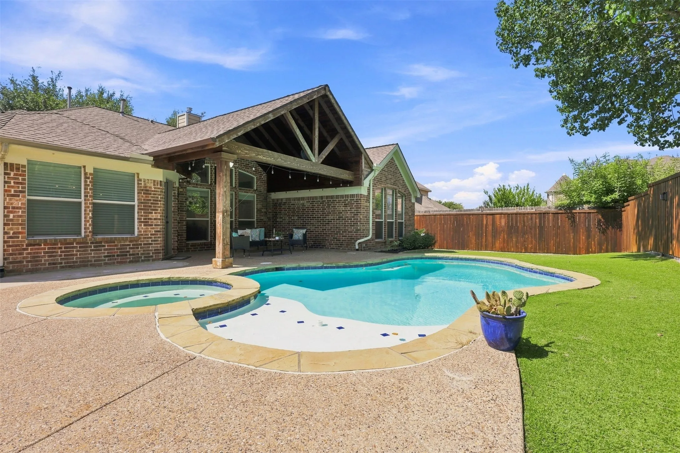 Single Family Residence For Sale in Collin County , 15004 Appaloosa Drive, Frisco, Texas 75035, 3 Bedroom, 2 Bathroom, 2 Garage spaces, 2,069 Sqft, built in 2004, mls#21371003, Real Estate Agent in Frisco, Homes For Sale in Collin county, Homes For Sale in Frisco, Realtor in Frisco Texas, Real Estate Brokerage Independent Realty Texas, Luminita Cordes Realtor