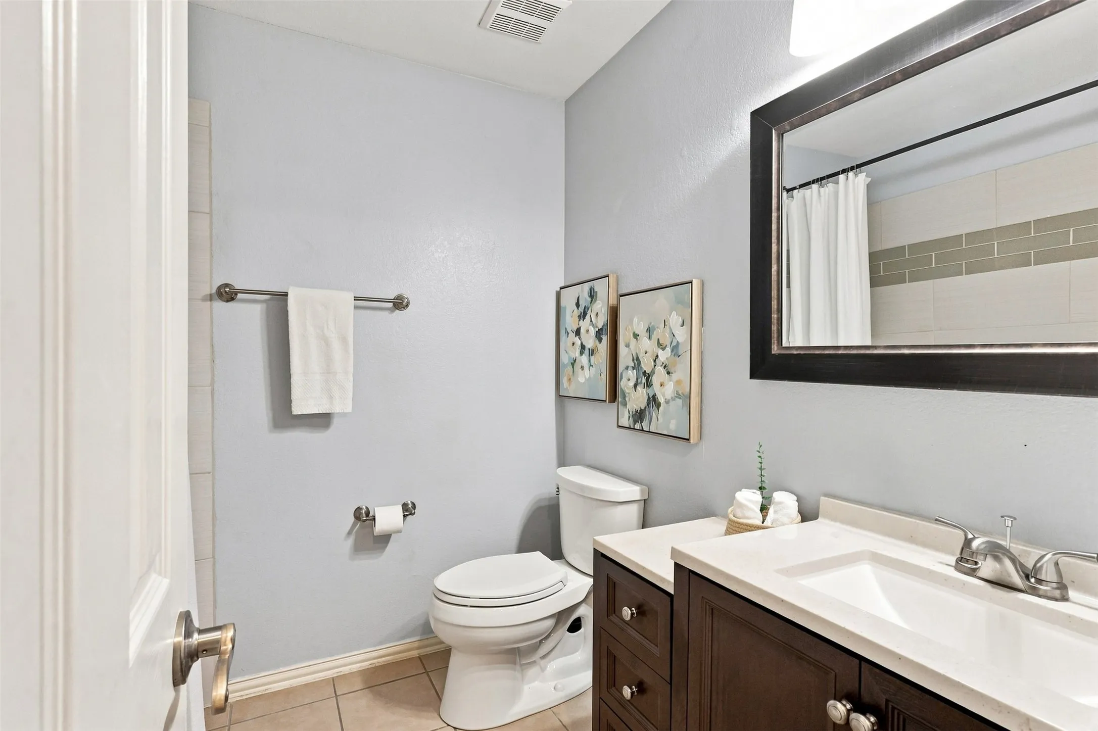 Single Family Residence For Sale in Collin County , 15004 Appaloosa Drive, Frisco, Texas 75035, 3 Bedroom, 2 Bathroom, 2 Garage spaces, 2,069 Sqft, built in 2004, mls#21371003, Real Estate Agent in Frisco, Homes For Sale in Collin county, Homes For Sale in Frisco, Realtor in Frisco Texas, Real Estate Brokerage Independent Realty Texas, Luminita Cordes Realtor