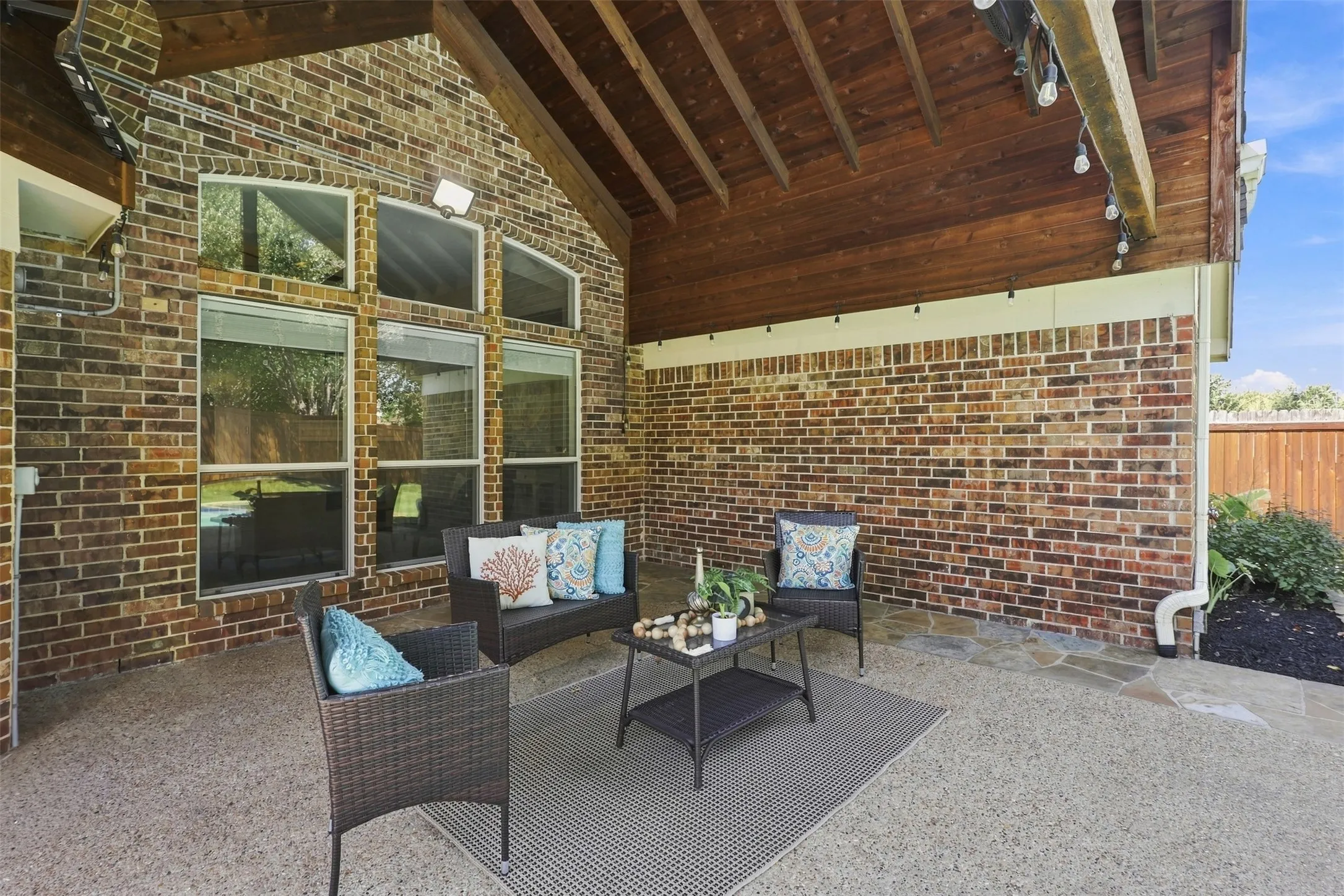 Single Family Residence For Sale in Collin County , 15004 Appaloosa Drive, Frisco, Texas 75035, 3 Bedroom, 2 Bathroom, 2 Garage spaces, 2,069 Sqft, built in 2004, mls#21371003, Real Estate Agent in Frisco, Homes For Sale in Collin county, Homes For Sale in Frisco, Realtor in Frisco Texas, Real Estate Brokerage Independent Realty Texas, Luminita Cordes Realtor