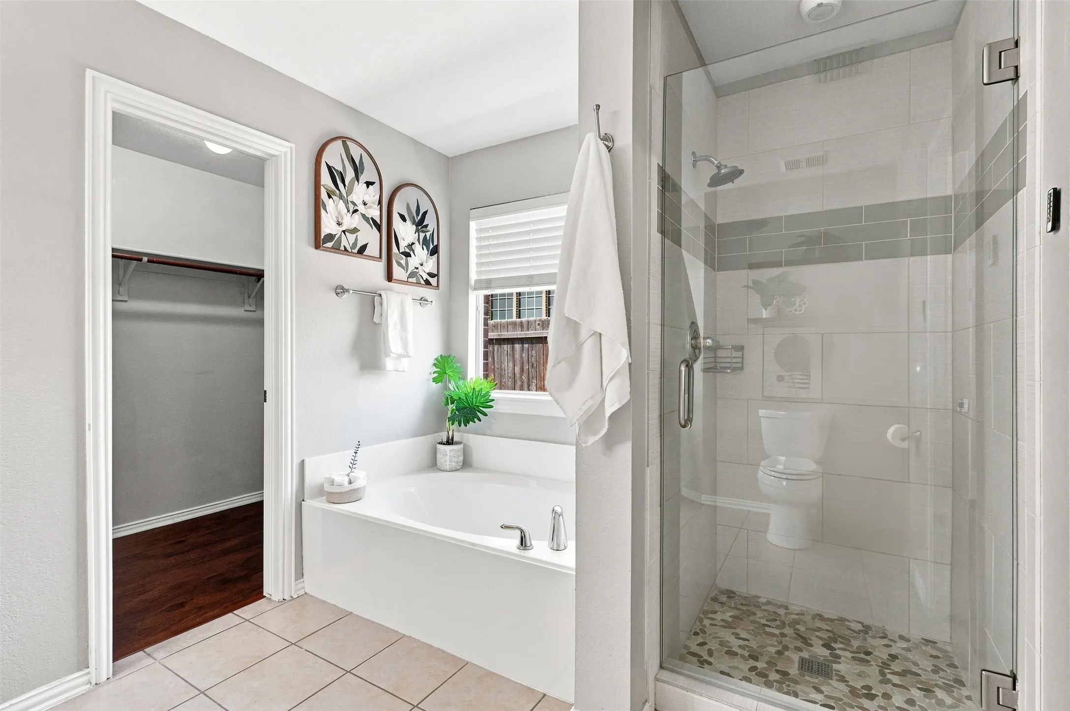 Single Family Residence For Sale in Collin County , 15004 Appaloosa Drive, Frisco, Texas 75035, 3 Bedroom, 2 Bathroom, 2 Garage spaces, 2,069 Sqft, built in 2004, mls#21371003, Real Estate Agent in Frisco, Homes For Sale in Collin county, Homes For Sale in Frisco, Realtor in Frisco Texas, Real Estate Brokerage Independent Realty Texas, Luminita Cordes Realtor