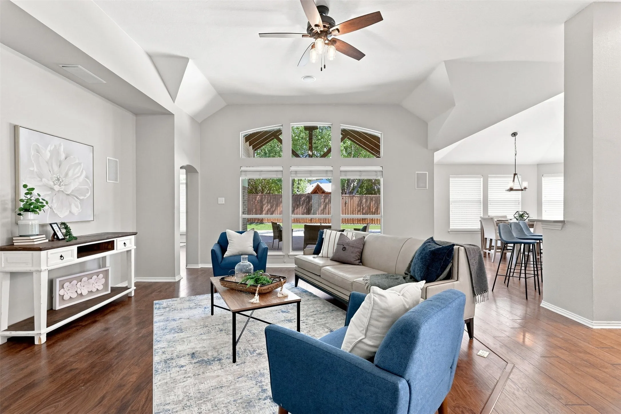 Single Family Residence For Sale in Collin County , 15004 Appaloosa Drive, Frisco, Texas 75035, 3 Bedroom, 2 Bathroom, 2 Garage spaces, 2,069 Sqft, built in 2004, mls#21371003, Real Estate Agent in Frisco, Homes For Sale in Collin county, Homes For Sale in Frisco, Realtor in Frisco Texas, Real Estate Brokerage Independent Realty Texas, Luminita Cordes Realtor