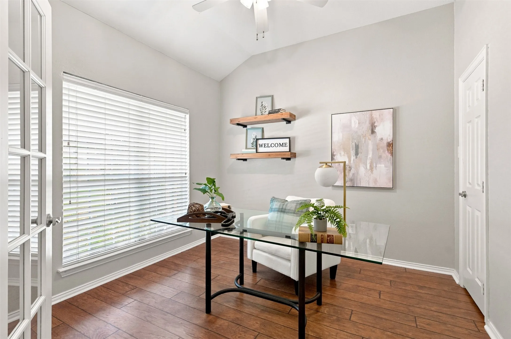 Single Family Residence For Sale in Collin County , 15004 Appaloosa Drive, Frisco, Texas 75035, 3 Bedroom, 2 Bathroom, 2 Garage spaces, 2,069 Sqft, built in 2004, mls#21371003, Real Estate Agent in Frisco, Homes For Sale in Collin county, Homes For Sale in Frisco, Realtor in Frisco Texas, Real Estate Brokerage Independent Realty Texas, Luminita Cordes Realtor