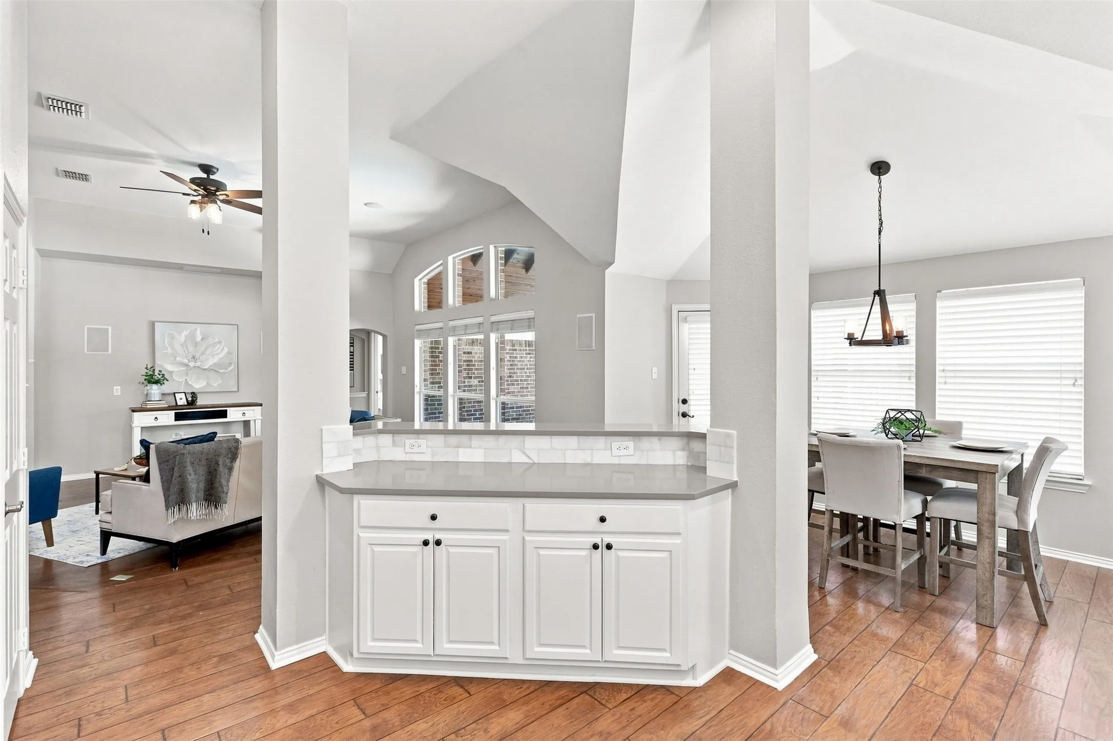 Single Family Residence For Sale in Collin County , 15004 Appaloosa Drive, Frisco, Texas 75035, 3 Bedroom, 2 Bathroom, 2 Garage spaces, 2,069 Sqft, built in 2004, mls#21371003, Real Estate Agent in Frisco, Homes For Sale in Collin county, Homes For Sale in Frisco, Realtor in Frisco Texas, Real Estate Brokerage Independent Realty Texas, Luminita Cordes Realtor