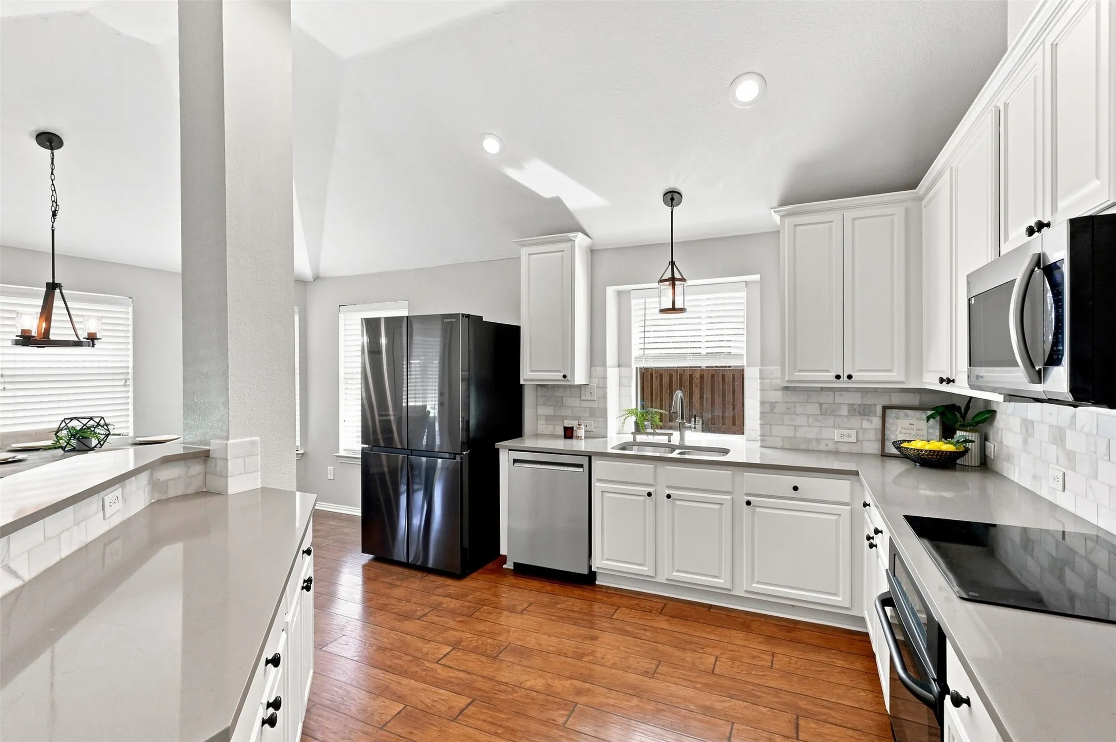 Single Family Residence For Sale in Collin County , 15004 Appaloosa Drive, Frisco, Texas 75035, 3 Bedroom, 2 Bathroom, 2 Garage spaces, 2,069 Sqft, built in 2004, mls#21371003, Real Estate Agent in Frisco, Homes For Sale in Collin county, Homes For Sale in Frisco, Realtor in Frisco Texas, Real Estate Brokerage Independent Realty Texas, Luminita Cordes Realtor
