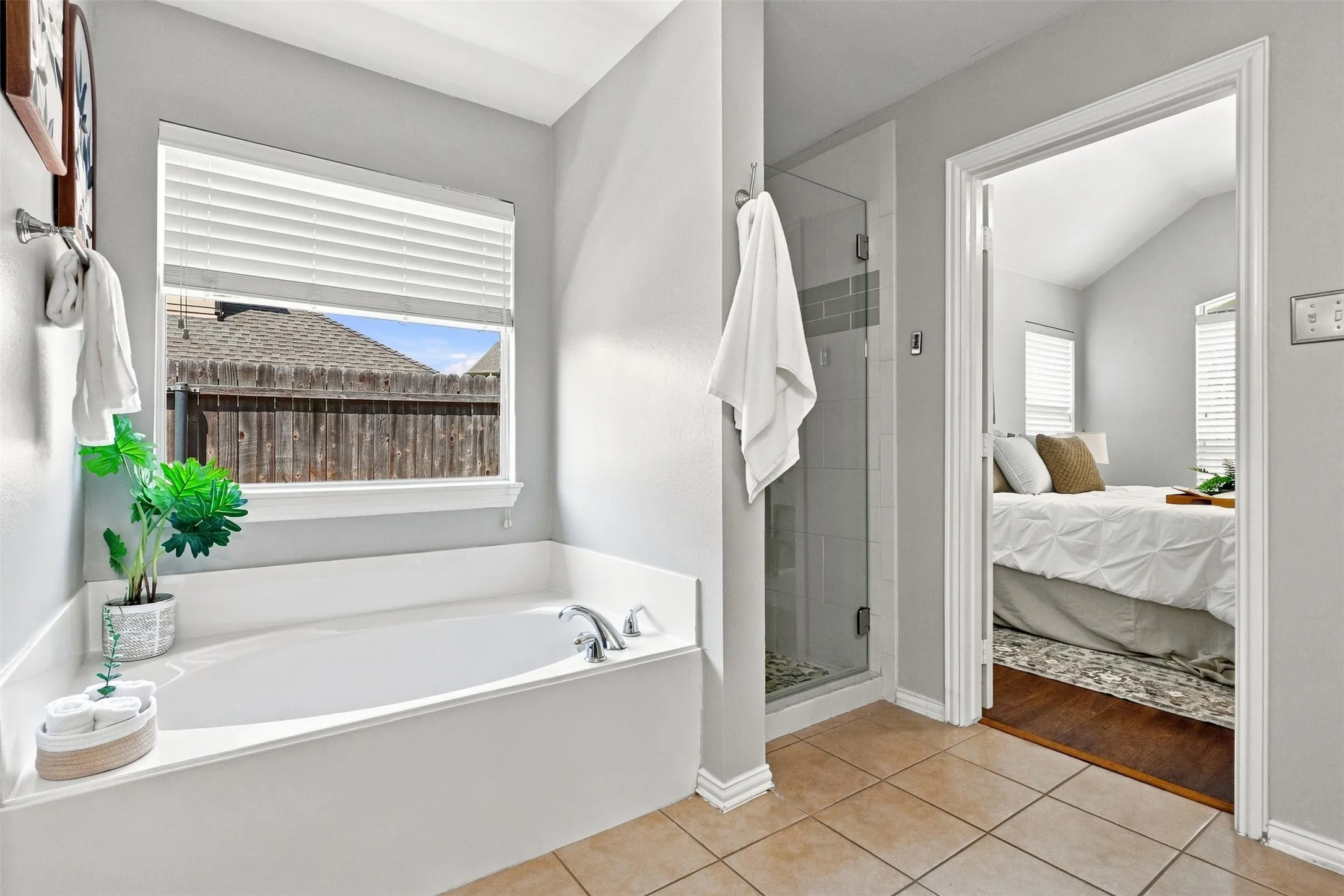 Single Family Residence For Sale in Collin County , 15004 Appaloosa Drive, Frisco, Texas 75035, 3 Bedroom, 2 Bathroom, 2 Garage spaces, 2,069 Sqft, built in 2004, mls#21371003, Real Estate Agent in Frisco, Homes For Sale in Collin county, Homes For Sale in Frisco, Realtor in Frisco Texas, Real Estate Brokerage Independent Realty Texas, Luminita Cordes Realtor
