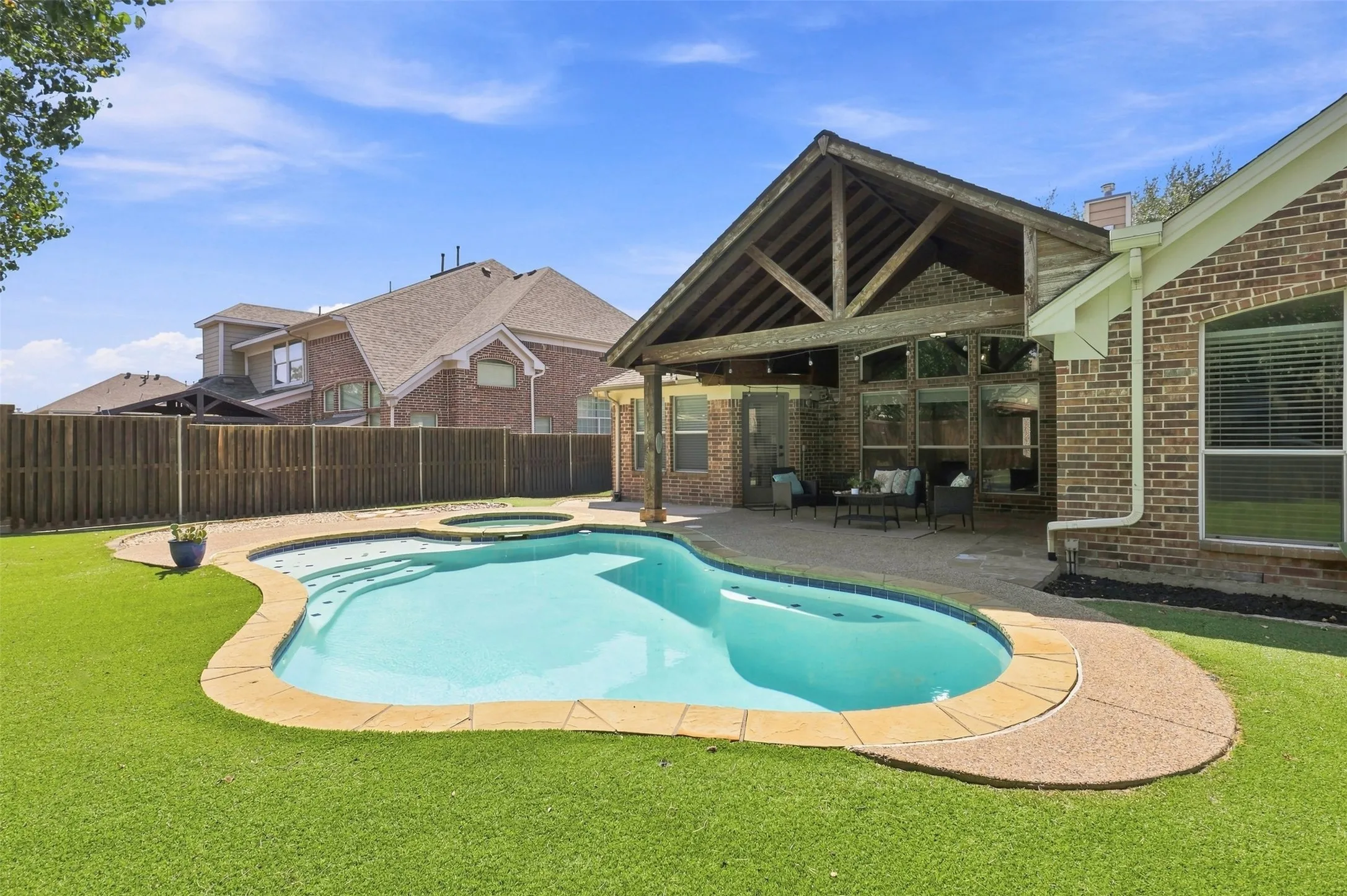 Single Family Residence For Sale in Collin County , 15004 Appaloosa Drive, Frisco, Texas 75035, 3 Bedroom, 2 Bathroom, 2 Garage spaces, 2,069 Sqft, built in 2004, mls#21371003, Real Estate Agent in Frisco, Homes For Sale in Collin county, Homes For Sale in Frisco, Realtor in Frisco Texas, Real Estate Brokerage Independent Realty Texas, Luminita Cordes Realtor