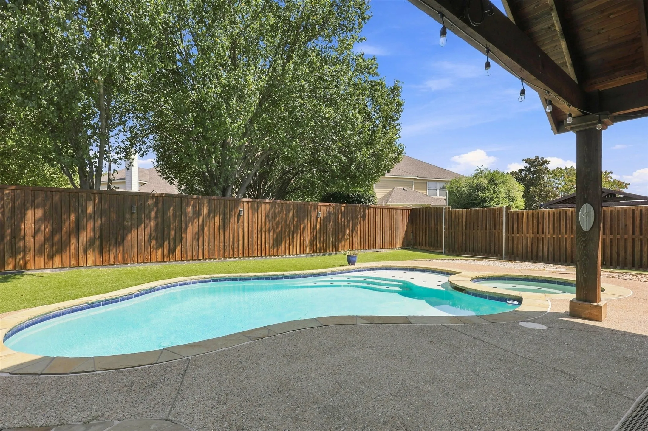 Single Family Residence For Sale in Collin County , 15004 Appaloosa Drive, Frisco, Texas 75035, 3 Bedroom, 2 Bathroom, 2 Garage spaces, 2,069 Sqft, built in 2004, mls#21371003, Real Estate Agent in Frisco, Homes For Sale in Collin county, Homes For Sale in Frisco, Realtor in Frisco Texas, Real Estate Brokerage Independent Realty Texas, Luminita Cordes Realtor