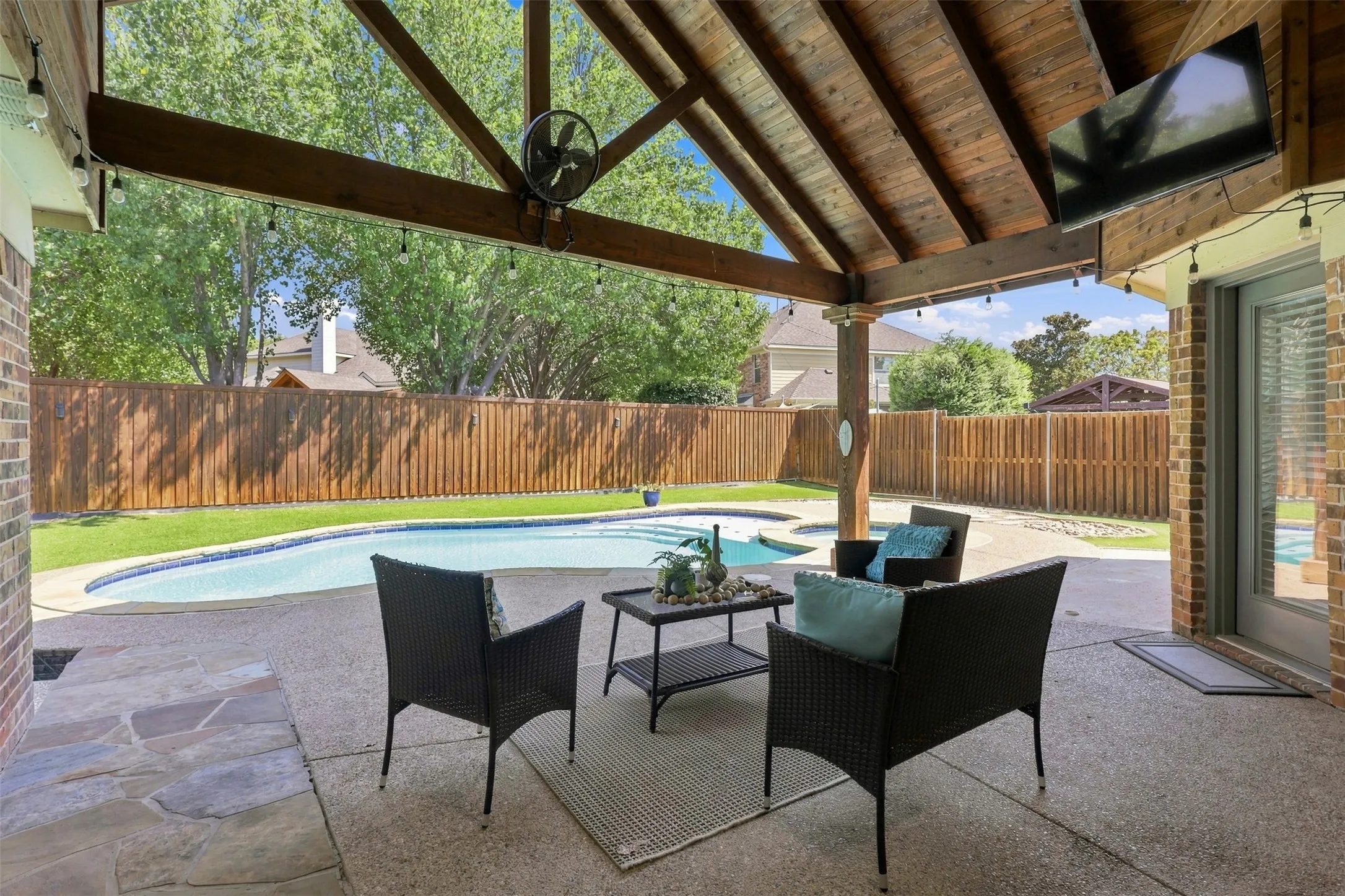 Single Family Residence For Sale in Collin County , 15004 Appaloosa Drive, Frisco, Texas 75035, 3 Bedroom, 2 Bathroom, 2 Garage spaces, 2,069 Sqft, built in 2004, mls#21371003, Real Estate Agent in Frisco, Homes For Sale in Collin county, Homes For Sale in Frisco, Realtor in Frisco Texas, Real Estate Brokerage Independent Realty Texas, Luminita Cordes Realtor