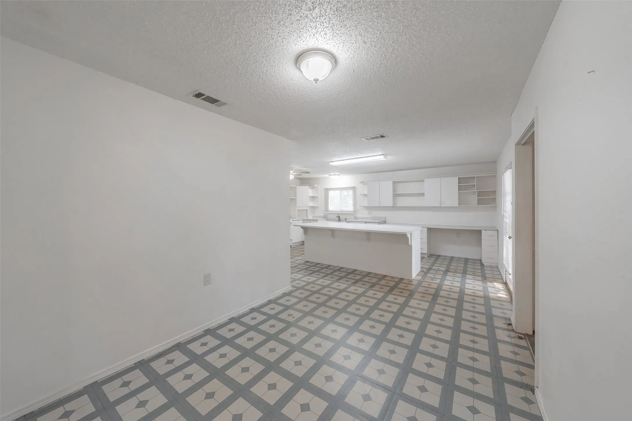 Single Family Residence For Sale in Dallas County , 1346 Winding Trail, Duncanville, Texas 75116, 3 Bedroom, 2 Bathroom, Garage spaces, 2,007 Sqft, built in 1961, mls#21371083, Real Estate Agent in Duncanville, Homes For Sale in Dallas county, Homes For Sale in Duncanville, Realtor in Duncanville Texas, Real Estate Brokerage Independent Realty Texas, Luminita Cordes Realtor