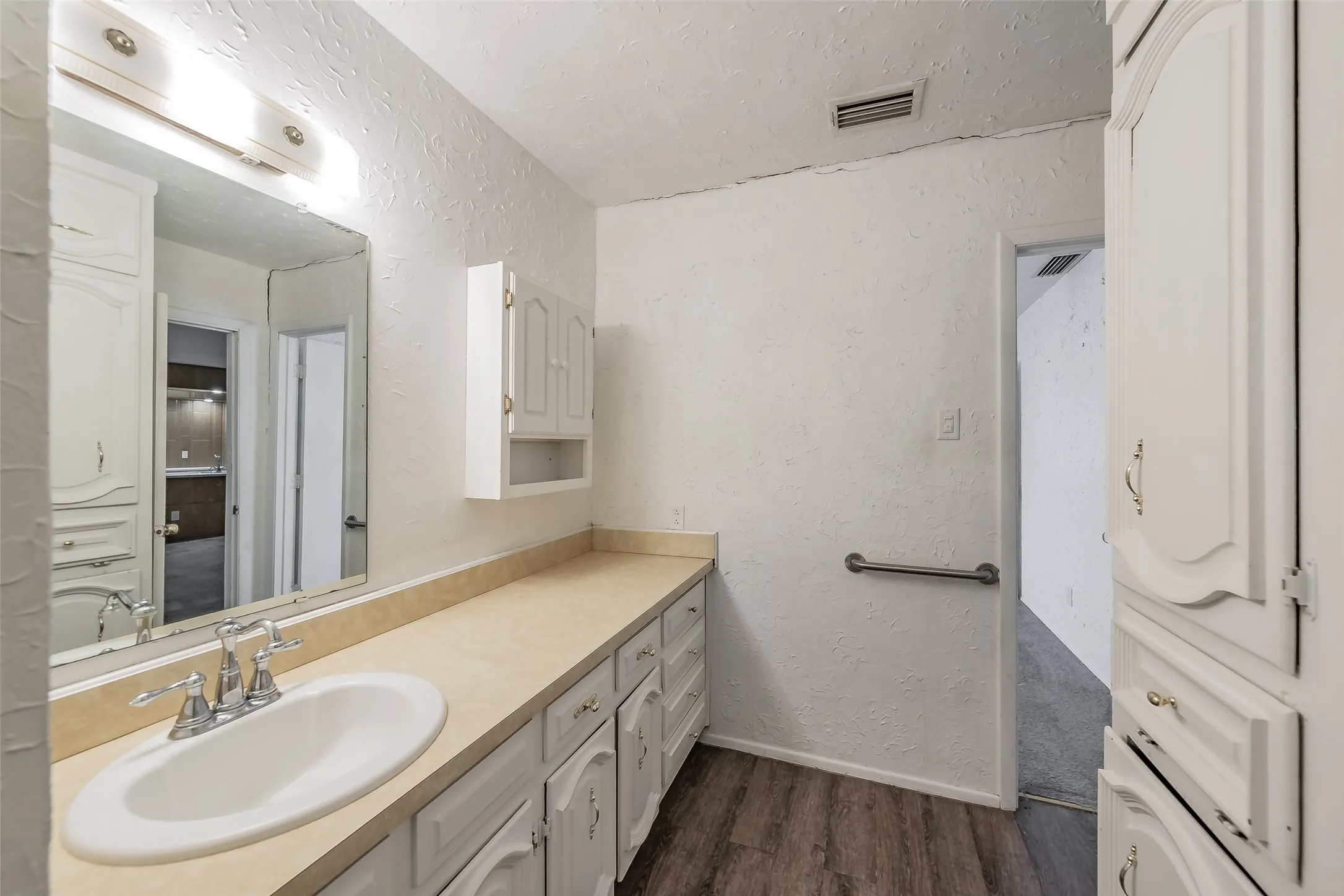 Single Family Residence For Sale in Dallas County , 1346 Winding Trail, Duncanville, Texas 75116, 3 Bedroom, 2 Bathroom, Garage spaces, 2,007 Sqft, built in 1961, mls#21371083, Real Estate Agent in Duncanville, Homes For Sale in Dallas county, Homes For Sale in Duncanville, Realtor in Duncanville Texas, Real Estate Brokerage Independent Realty Texas, Luminita Cordes Realtor