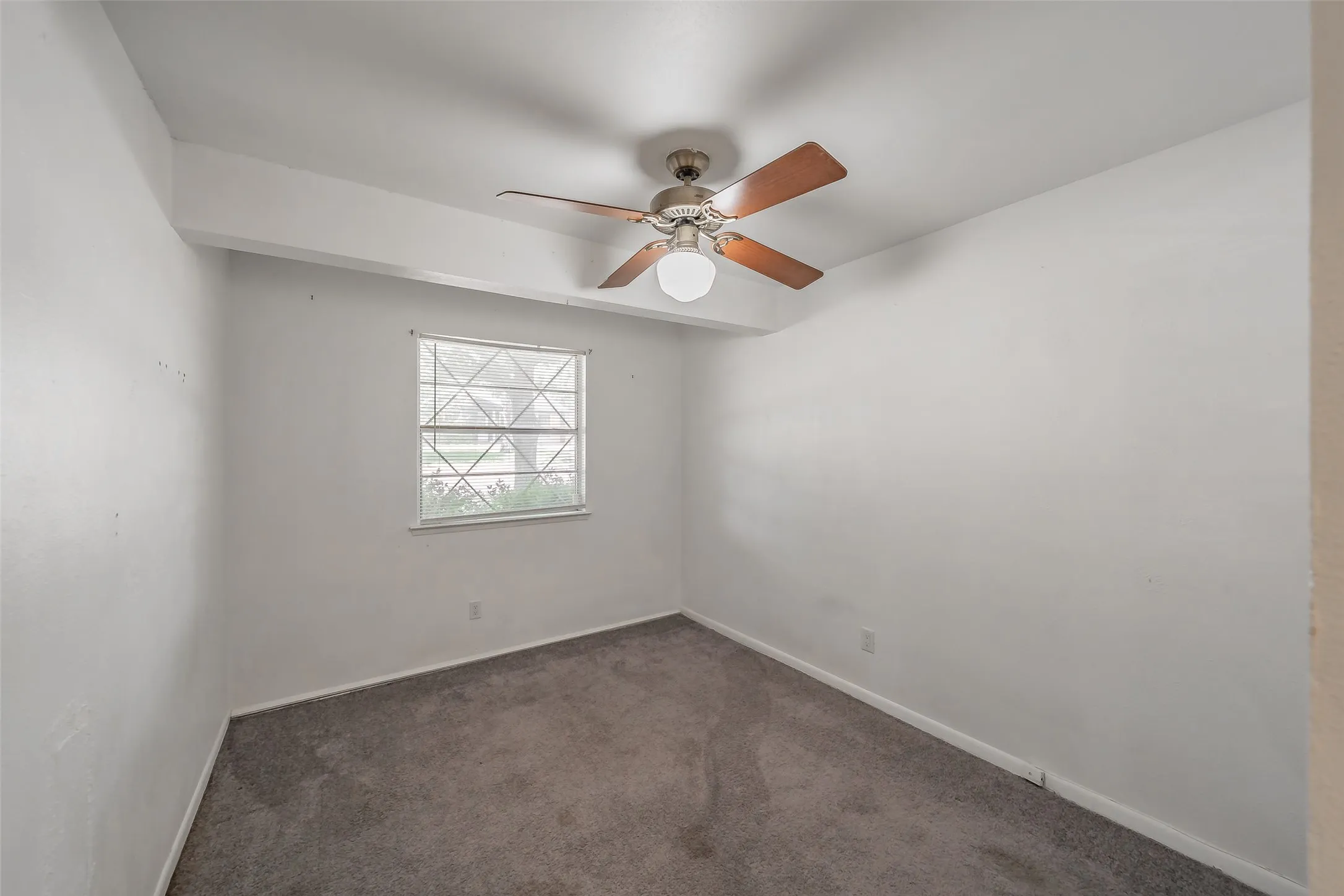 Single Family Residence For Sale in Dallas County , 1346 Winding Trail, Duncanville, Texas 75116, 3 Bedroom, 2 Bathroom, Garage spaces, 2,007 Sqft, built in 1961, mls#21371083, Real Estate Agent in Duncanville, Homes For Sale in Dallas county, Homes For Sale in Duncanville, Realtor in Duncanville Texas, Real Estate Brokerage Independent Realty Texas, Luminita Cordes Realtor