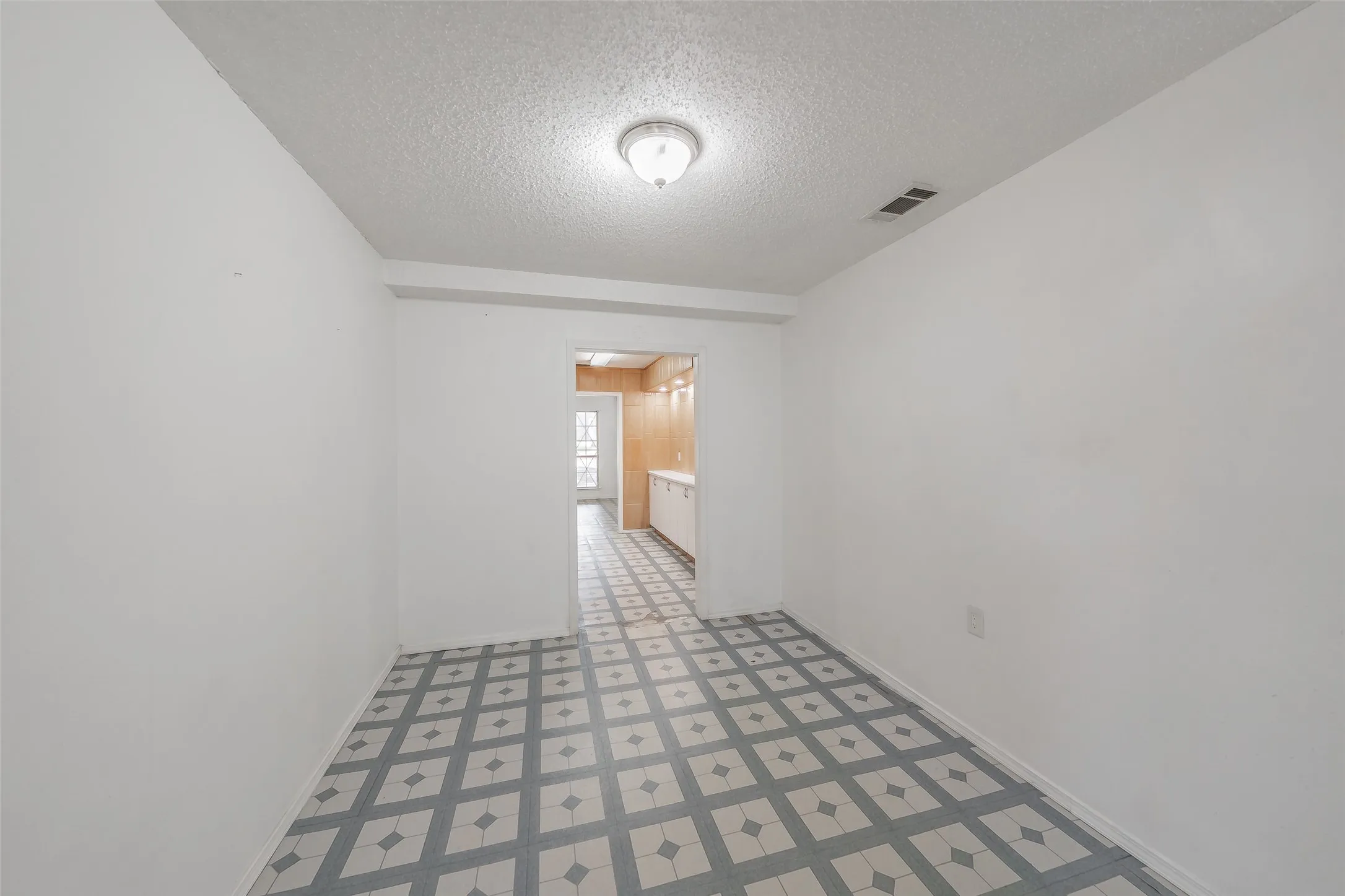 Single Family Residence For Sale in Dallas County , 1346 Winding Trail, Duncanville, Texas 75116, 3 Bedroom, 2 Bathroom, Garage spaces, 2,007 Sqft, built in 1961, mls#21371083, Real Estate Agent in Duncanville, Homes For Sale in Dallas county, Homes For Sale in Duncanville, Realtor in Duncanville Texas, Real Estate Brokerage Independent Realty Texas, Luminita Cordes Realtor