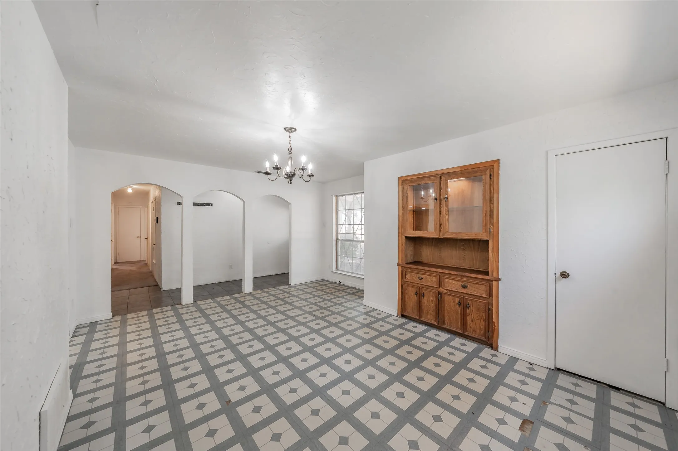 Single Family Residence For Sale in Dallas County , 1346 Winding Trail, Duncanville, Texas 75116, 3 Bedroom, 2 Bathroom, Garage spaces, 2,007 Sqft, built in 1961, mls#21371083, Real Estate Agent in Duncanville, Homes For Sale in Dallas county, Homes For Sale in Duncanville, Realtor in Duncanville Texas, Real Estate Brokerage Independent Realty Texas, Luminita Cordes Realtor