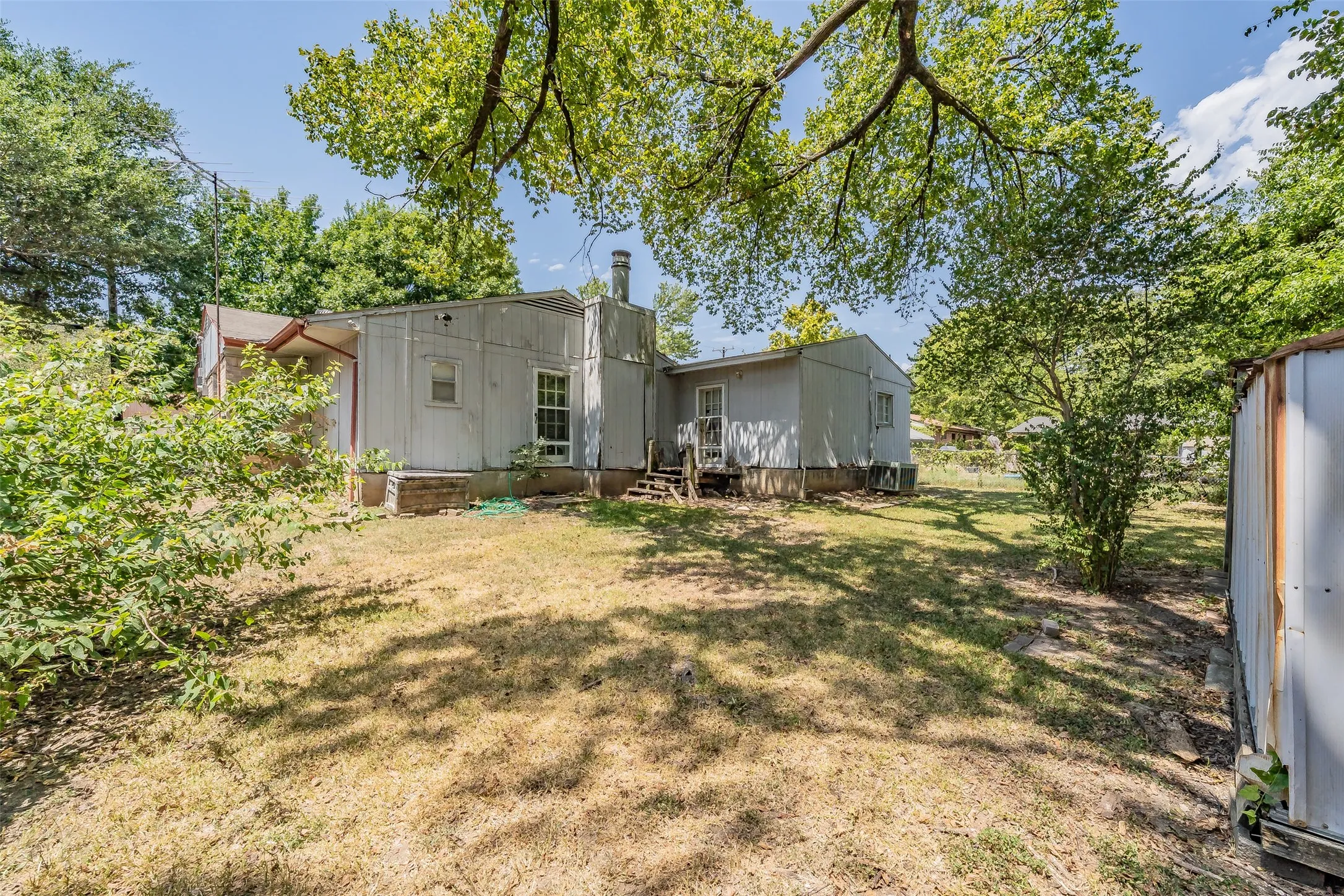 Single Family Residence For Sale in Dallas County , 1346 Winding Trail, Duncanville, Texas 75116, 3 Bedroom, 2 Bathroom, Garage spaces, 2,007 Sqft, built in 1961, mls#21371083, Real Estate Agent in Duncanville, Homes For Sale in Dallas county, Homes For Sale in Duncanville, Realtor in Duncanville Texas, Real Estate Brokerage Independent Realty Texas, Luminita Cordes Realtor