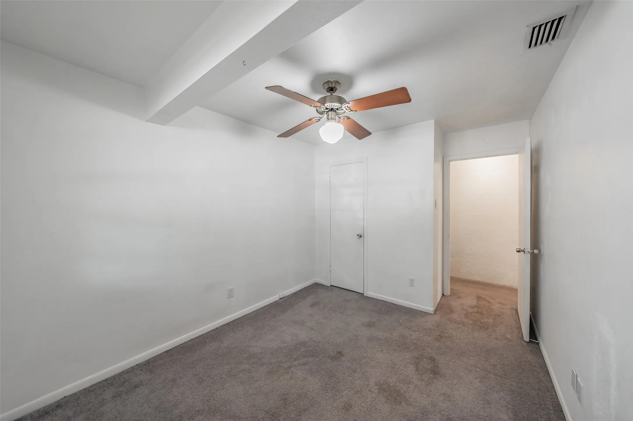 Single Family Residence For Sale in Dallas County , 1346 Winding Trail, Duncanville, Texas 75116, 3 Bedroom, 2 Bathroom, Garage spaces, 2,007 Sqft, built in 1961, mls#21371083, Real Estate Agent in Duncanville, Homes For Sale in Dallas county, Homes For Sale in Duncanville, Realtor in Duncanville Texas, Real Estate Brokerage Independent Realty Texas, Luminita Cordes Realtor