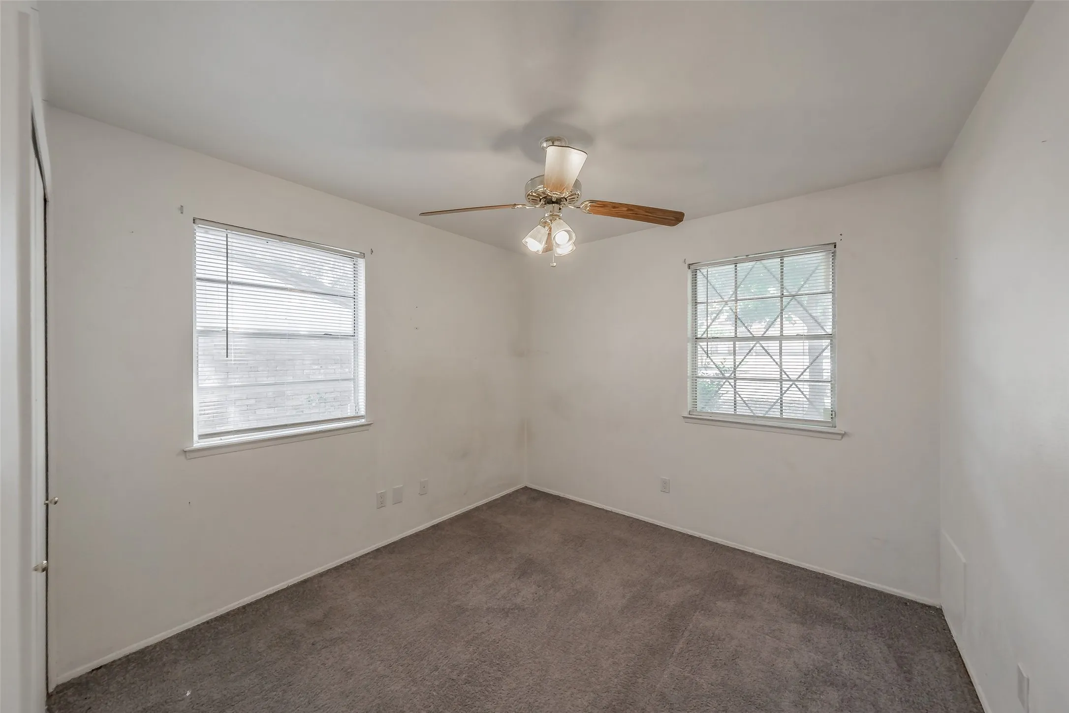 Single Family Residence For Sale in Dallas County , 1346 Winding Trail, Duncanville, Texas 75116, 3 Bedroom, 2 Bathroom, Garage spaces, 2,007 Sqft, built in 1961, mls#21371083, Real Estate Agent in Duncanville, Homes For Sale in Dallas county, Homes For Sale in Duncanville, Realtor in Duncanville Texas, Real Estate Brokerage Independent Realty Texas, Luminita Cordes Realtor