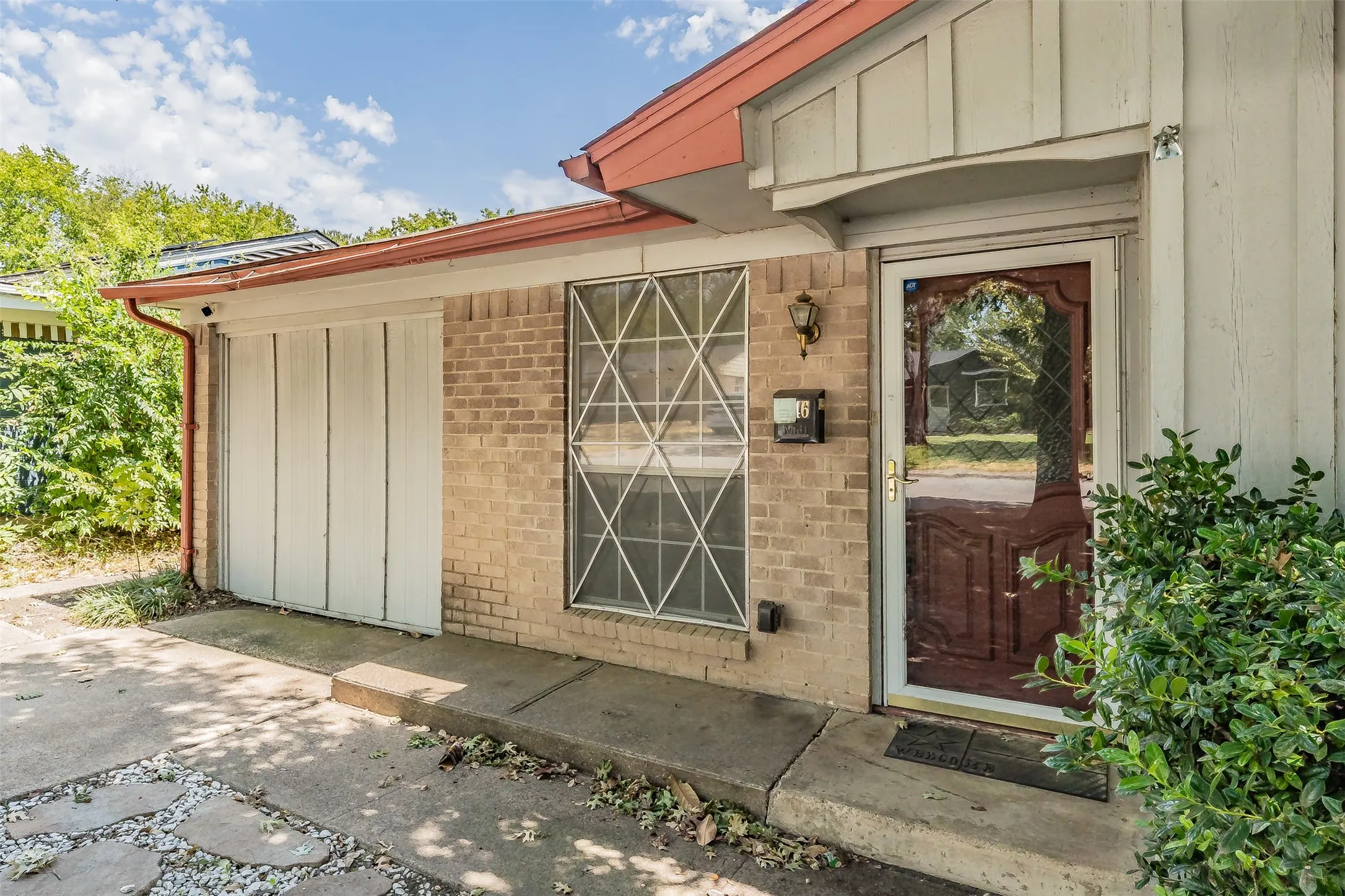 Single Family Residence For Sale in Dallas County , 1346 Winding Trail, Duncanville, Texas 75116, 3 Bedroom, 2 Bathroom, Garage spaces, 2,007 Sqft, built in 1961, mls#21371083, Real Estate Agent in Duncanville, Homes For Sale in Dallas county, Homes For Sale in Duncanville, Realtor in Duncanville Texas, Real Estate Brokerage Independent Realty Texas, Luminita Cordes Realtor