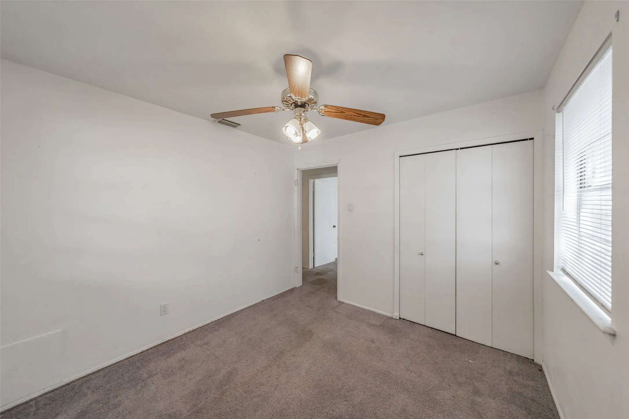 Single Family Residence For Sale in Dallas County , 1346 Winding Trail, Duncanville, Texas 75116, 3 Bedroom, 2 Bathroom, Garage spaces, 2,007 Sqft, built in 1961, mls#21371083, Real Estate Agent in Duncanville, Homes For Sale in Dallas county, Homes For Sale in Duncanville, Realtor in Duncanville Texas, Real Estate Brokerage Independent Realty Texas, Luminita Cordes Realtor