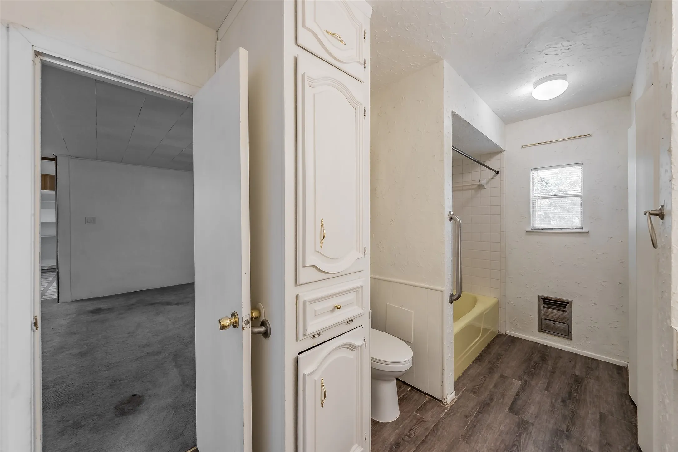 Single Family Residence For Sale in Dallas County , 1346 Winding Trail, Duncanville, Texas 75116, 3 Bedroom, 2 Bathroom, Garage spaces, 2,007 Sqft, built in 1961, mls#21371083, Real Estate Agent in Duncanville, Homes For Sale in Dallas county, Homes For Sale in Duncanville, Realtor in Duncanville Texas, Real Estate Brokerage Independent Realty Texas, Luminita Cordes Realtor