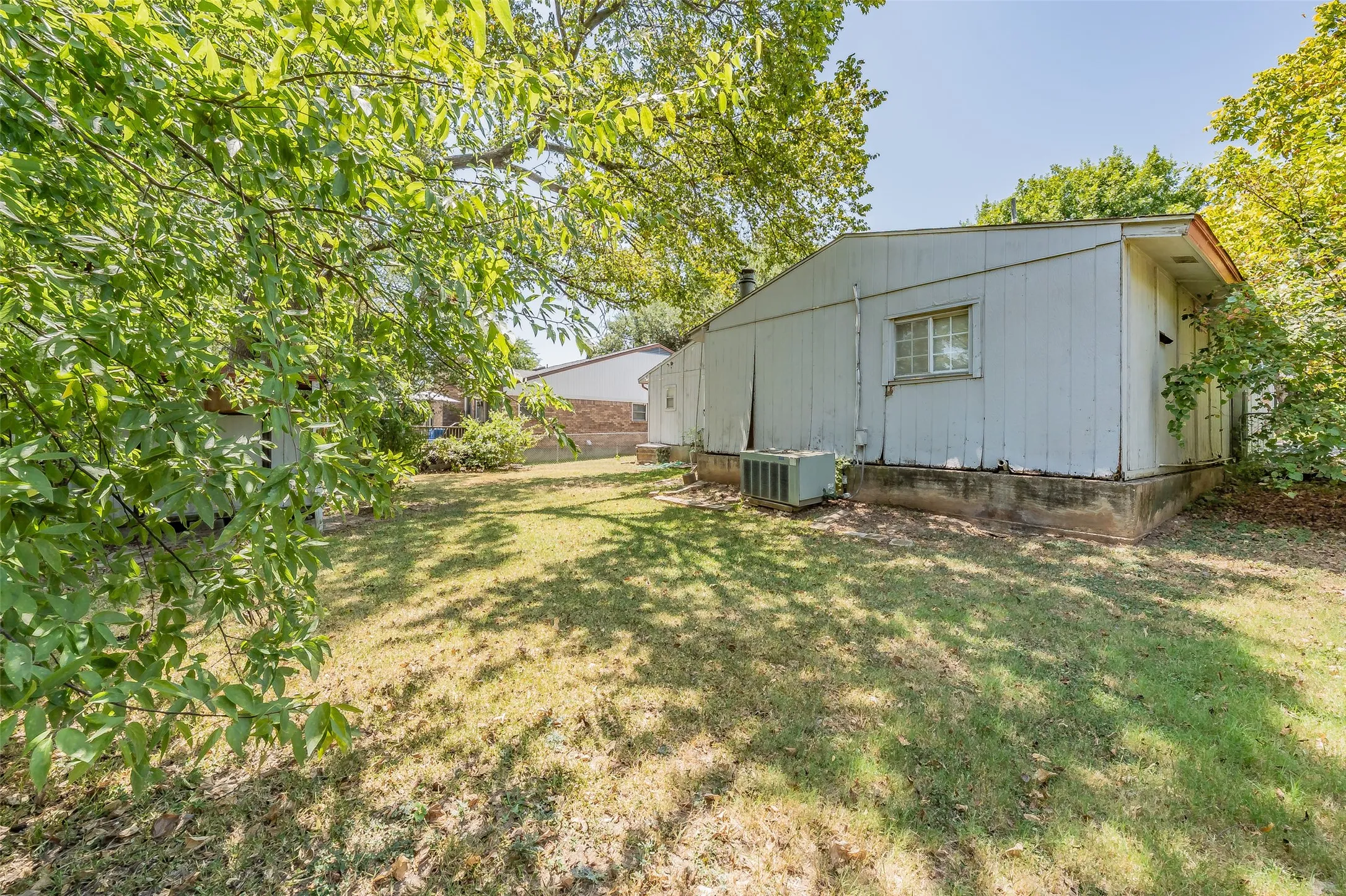 Single Family Residence For Sale in Dallas County , 1346 Winding Trail, Duncanville, Texas 75116, 3 Bedroom, 2 Bathroom, Garage spaces, 2,007 Sqft, built in 1961, mls#21371083, Real Estate Agent in Duncanville, Homes For Sale in Dallas county, Homes For Sale in Duncanville, Realtor in Duncanville Texas, Real Estate Brokerage Independent Realty Texas, Luminita Cordes Realtor