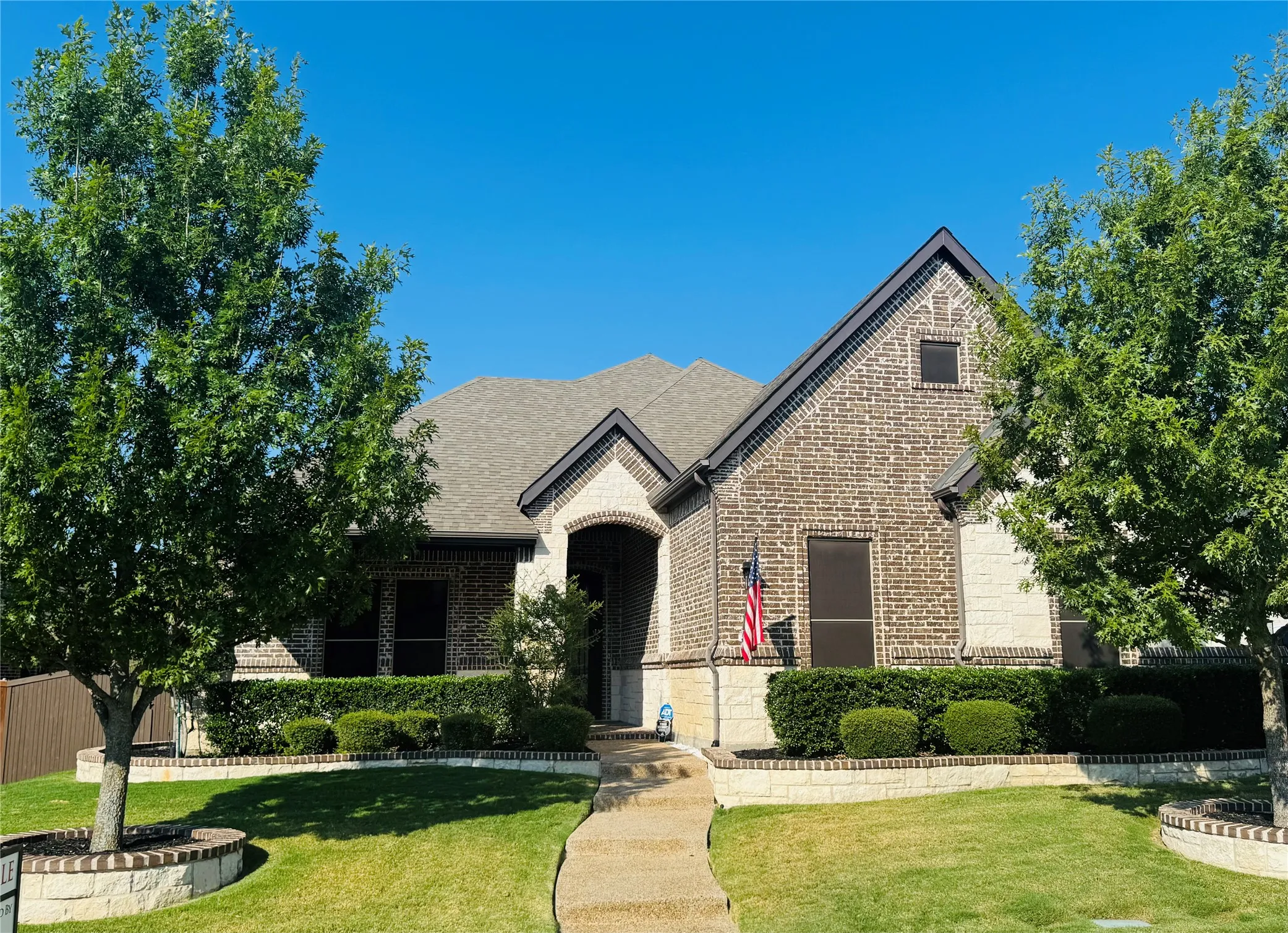 Single Family Residence For Sale in Rockwall County , 805 Lazy Brooke Drive, Rockwall, Texas 75087, 4 Bedroom, 4 Bathroom, 4 Garage spaces, 3,403 Sqft, built in 2017, mls#21370127, Real Estate Agent in Rockwall, Homes For Sale in Rockwall county, Homes For Sale in Rockwall, Realtor in Rockwall Texas, Real Estate Brokerage Independent Realty Texas, Luminita Cordes Realtor