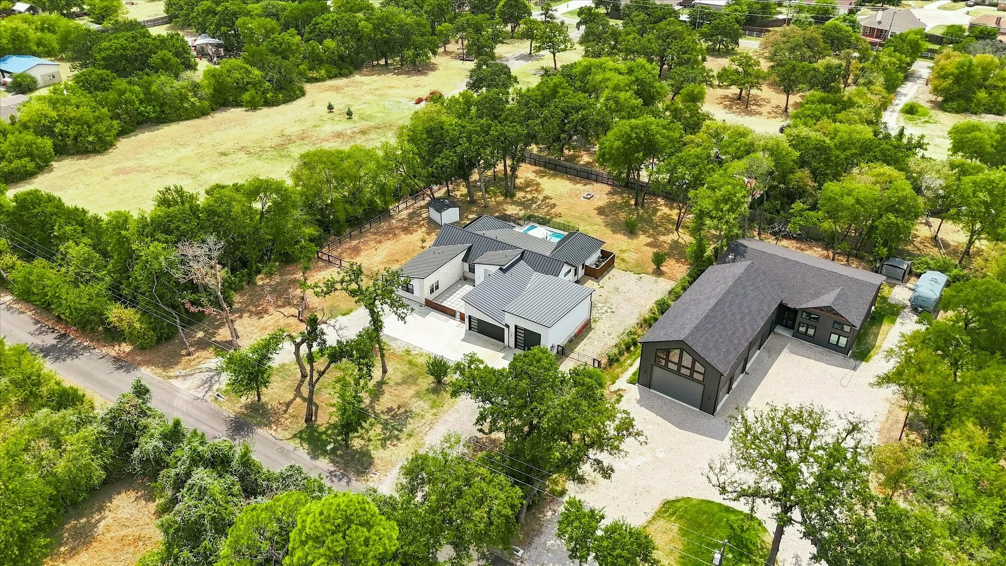 Single Family Residence For Sale in Denton County , 211 Shahan Drive, Shady Shores, Texas 76208, 3 Bedroom, 4 Bathroom, 4 Garage spaces, 3,057 Sqft, built in 2022, mls#21370577, Real Estate Agent in Shady Shores, Homes For Sale in Denton county, Homes For Sale in Shady Shores, Realtor in Shady Shores Texas, Real Estate Brokerage Independent Realty Texas, Luminita Cordes Realtor