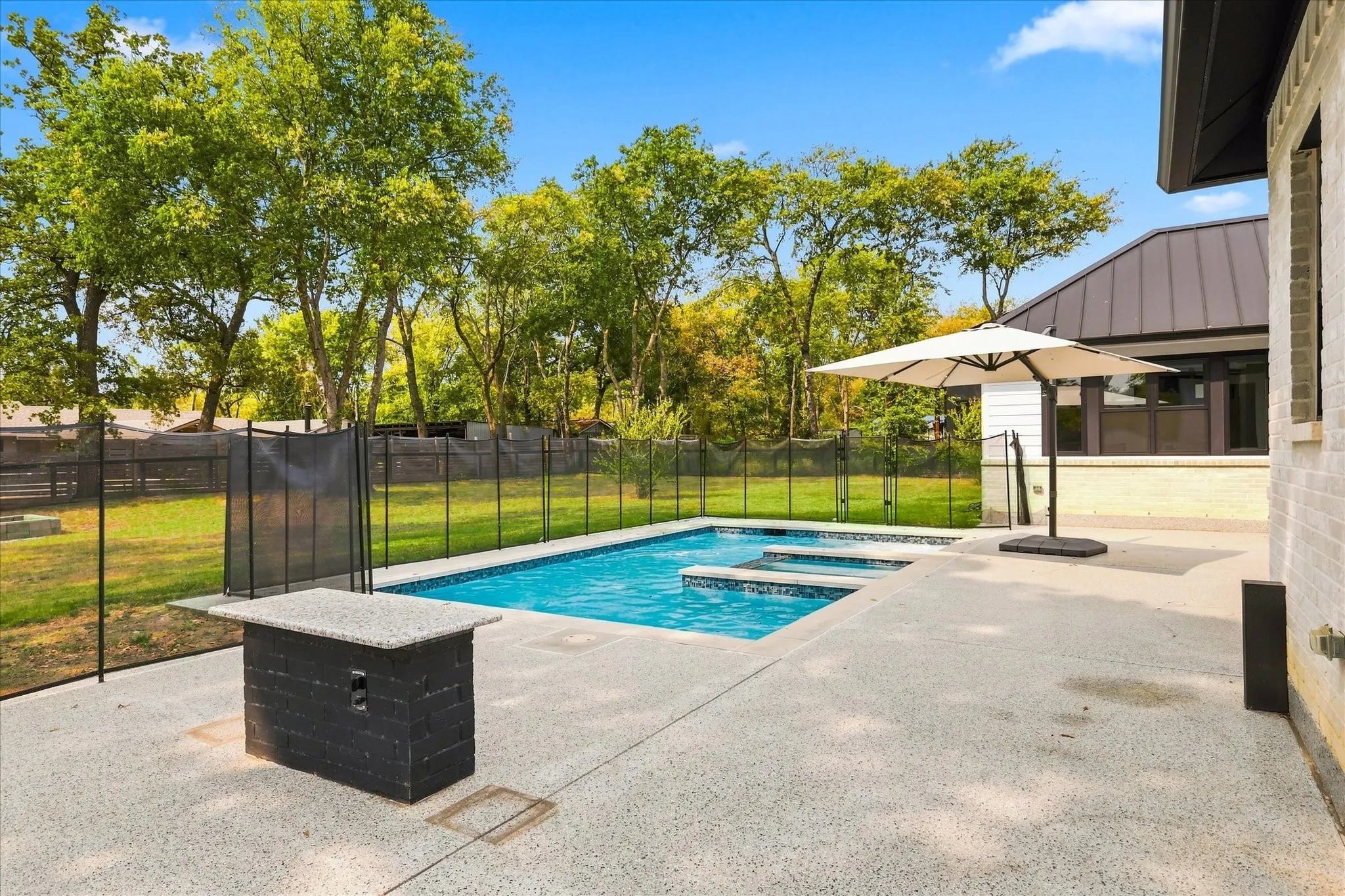 Single Family Residence For Sale in Denton County , 211 Shahan Drive, Shady Shores, Texas 76208, 3 Bedroom, 4 Bathroom, 4 Garage spaces, 3,057 Sqft, built in 2022, mls#21370577, Real Estate Agent in Shady Shores, Homes For Sale in Denton county, Homes For Sale in Shady Shores, Realtor in Shady Shores Texas, Real Estate Brokerage Independent Realty Texas, Luminita Cordes Realtor