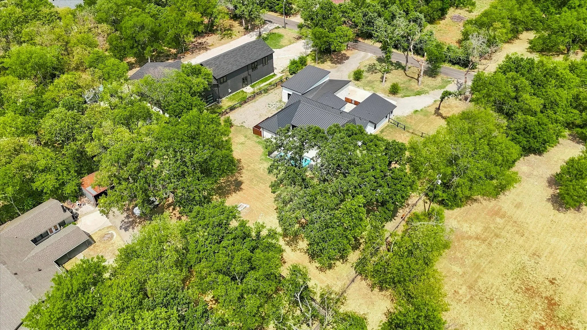 Single Family Residence For Sale in Denton County , 211 Shahan Drive, Shady Shores, Texas 76208, 3 Bedroom, 4 Bathroom, 4 Garage spaces, 3,057 Sqft, built in 2022, mls#21370577, Real Estate Agent in Shady Shores, Homes For Sale in Denton county, Homes For Sale in Shady Shores, Realtor in Shady Shores Texas, Real Estate Brokerage Independent Realty Texas, Luminita Cordes Realtor