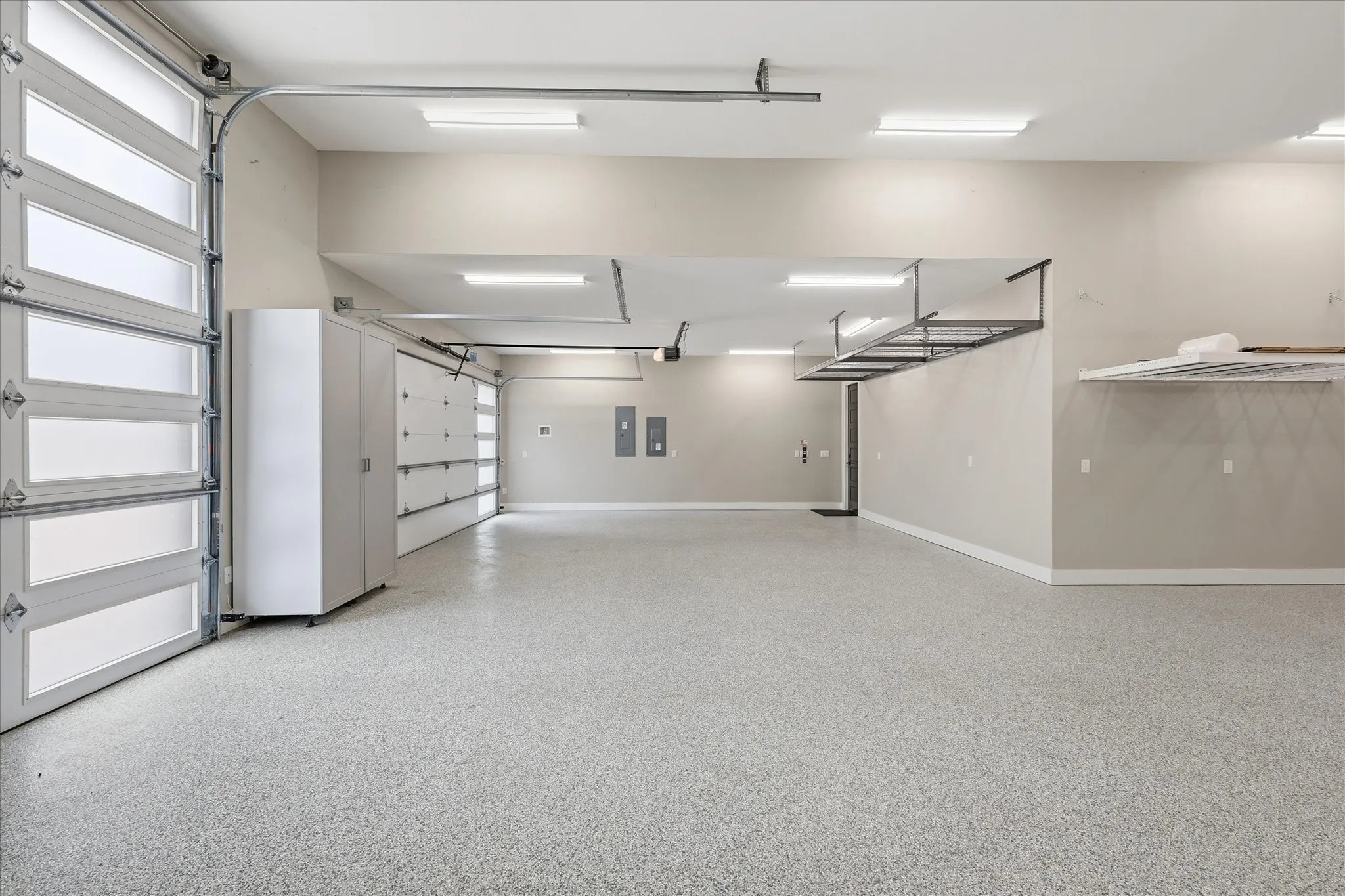 Single Family Residence For Sale in Denton County , 211 Shahan Drive, Shady Shores, Texas 76208, 3 Bedroom, 4 Bathroom, 4 Garage spaces, 3,057 Sqft, built in 2022, mls#21370577, Real Estate Agent in Shady Shores, Homes For Sale in Denton county, Homes For Sale in Shady Shores, Realtor in Shady Shores Texas, Real Estate Brokerage Independent Realty Texas, Luminita Cordes Realtor