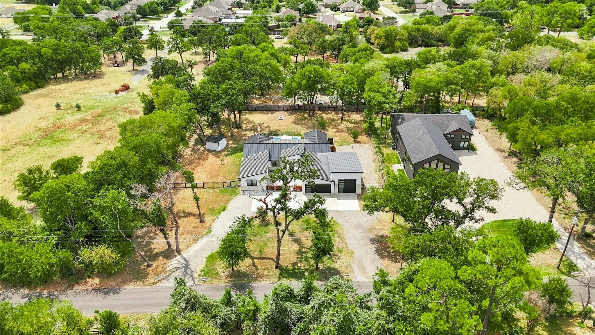 Single Family Residence For Sale in Denton County , 211 Shahan Drive, Shady Shores, Texas 76208, 3 Bedroom, 4 Bathroom, 4 Garage spaces, 3,057 Sqft, built in 2022, mls#21370577, Real Estate Agent in Shady Shores, Homes For Sale in Denton county, Homes For Sale in Shady Shores, Realtor in Shady Shores Texas, Real Estate Brokerage Independent Realty Texas, Luminita Cordes Realtor