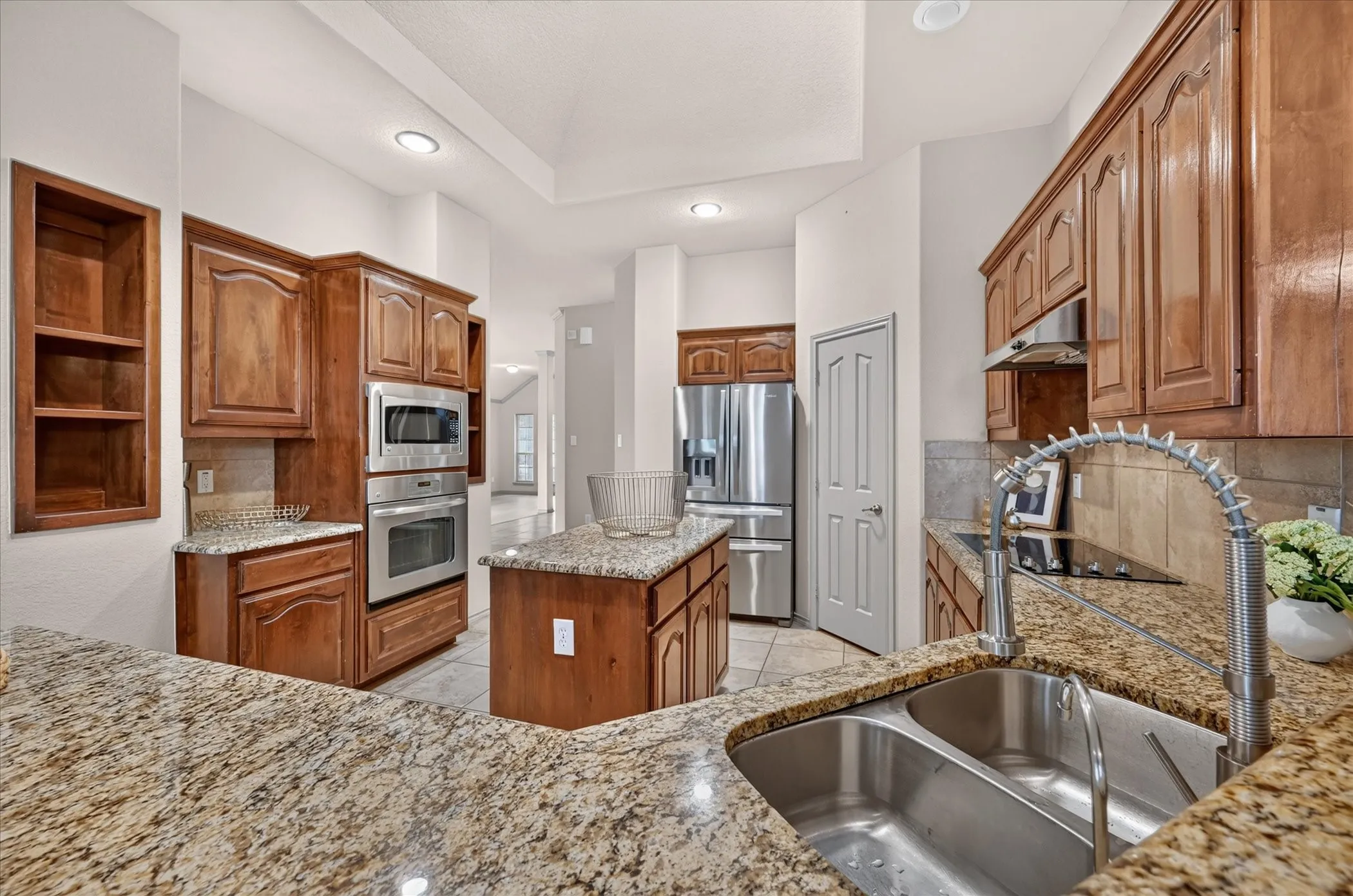 Single Family Residence For Sale in Tarrant County , 14 Lucas Lane, Edgecliff Village, Texas 76134, 4 Bedroom, 2 Bathroom, 2 Garage spaces, 2,416 Sqft, built in 2009, mls#21369635, Real Estate Agent in Edgecliff Village, Homes For Sale in Tarrant county, Homes For Sale in Edgecliff Village, Realtor in Edgecliff Village Texas, Real Estate Brokerage Independent Realty Texas, Luminita Cordes Realtor