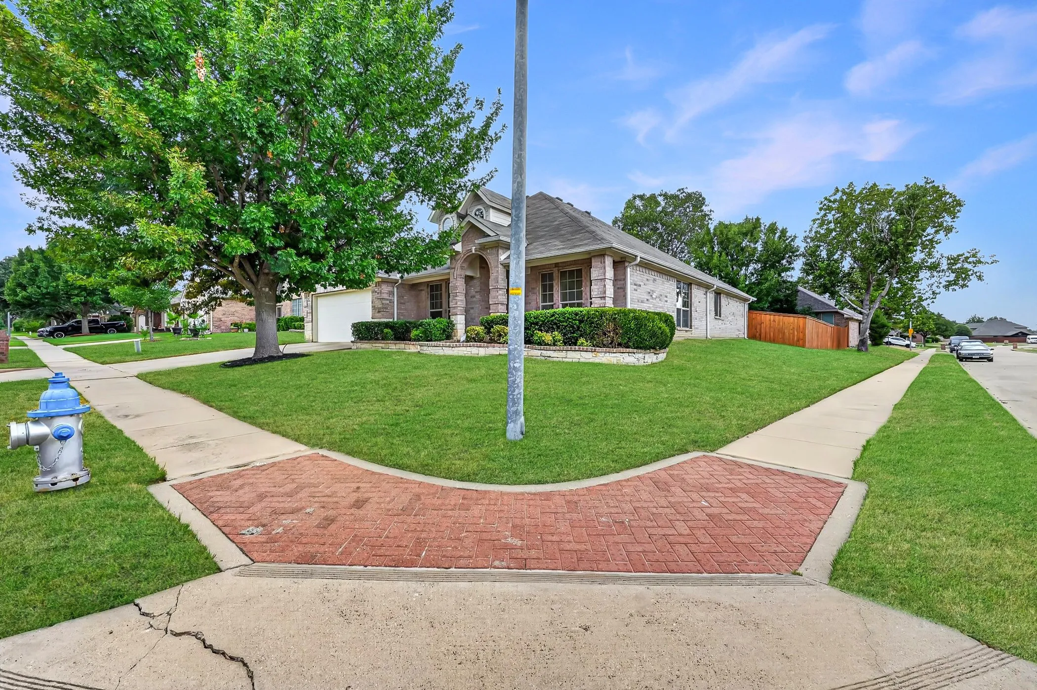 Single Family Residence For Sale in Tarrant County , 14 Lucas Lane, Edgecliff Village, Texas 76134, 4 Bedroom, 2 Bathroom, 2 Garage spaces, 2,416 Sqft, built in 2009, mls#21369635, Real Estate Agent in Edgecliff Village, Homes For Sale in Tarrant county, Homes For Sale in Edgecliff Village, Realtor in Edgecliff Village Texas, Real Estate Brokerage Independent Realty Texas, Luminita Cordes Realtor