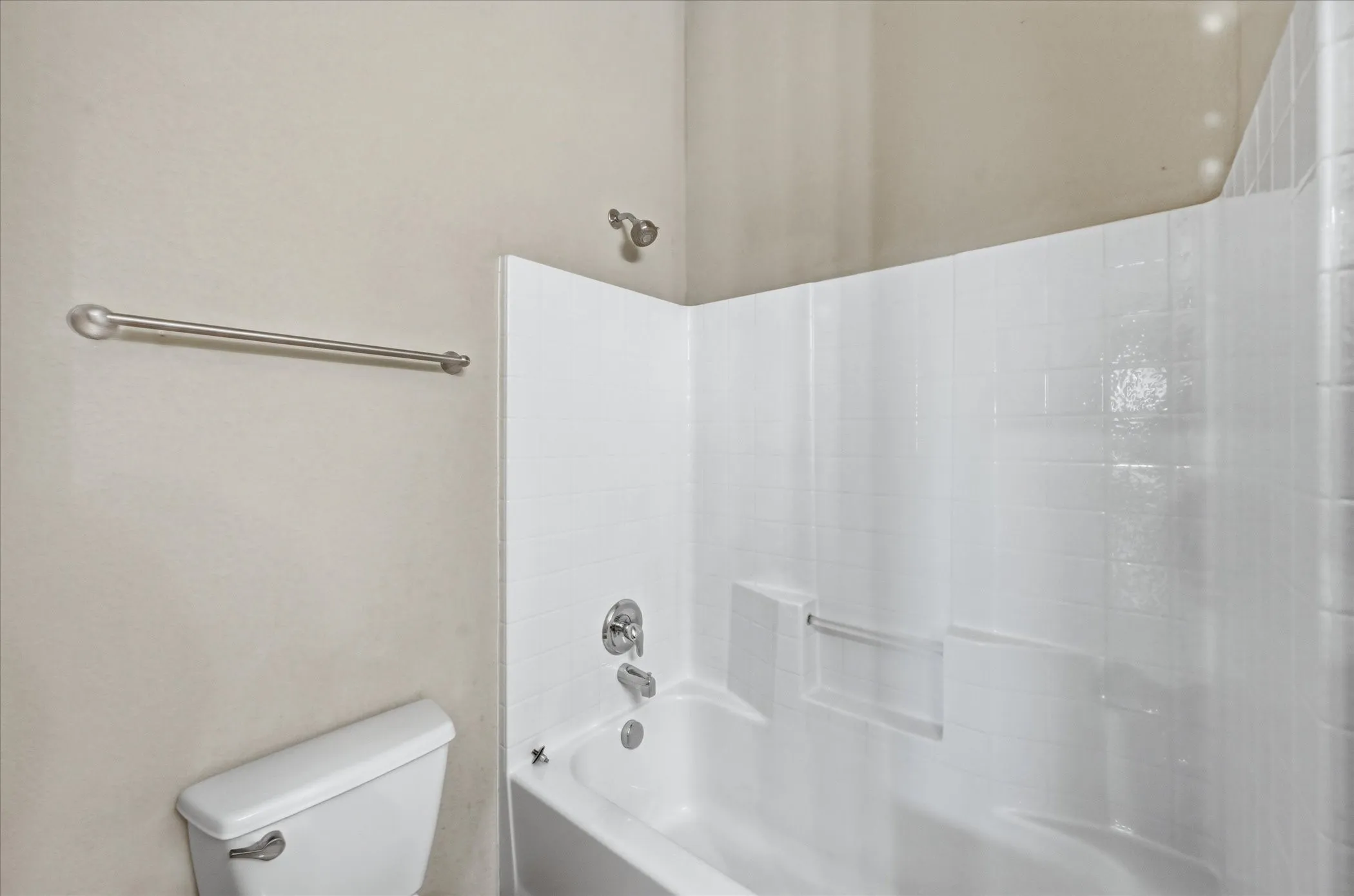 Single Family Residence For Sale in Tarrant County , 14 Lucas Lane, Edgecliff Village, Texas 76134, 4 Bedroom, 2 Bathroom, 2 Garage spaces, 2,416 Sqft, built in 2009, mls#21369635, Real Estate Agent in Edgecliff Village, Homes For Sale in Tarrant county, Homes For Sale in Edgecliff Village, Realtor in Edgecliff Village Texas, Real Estate Brokerage Independent Realty Texas, Luminita Cordes Realtor