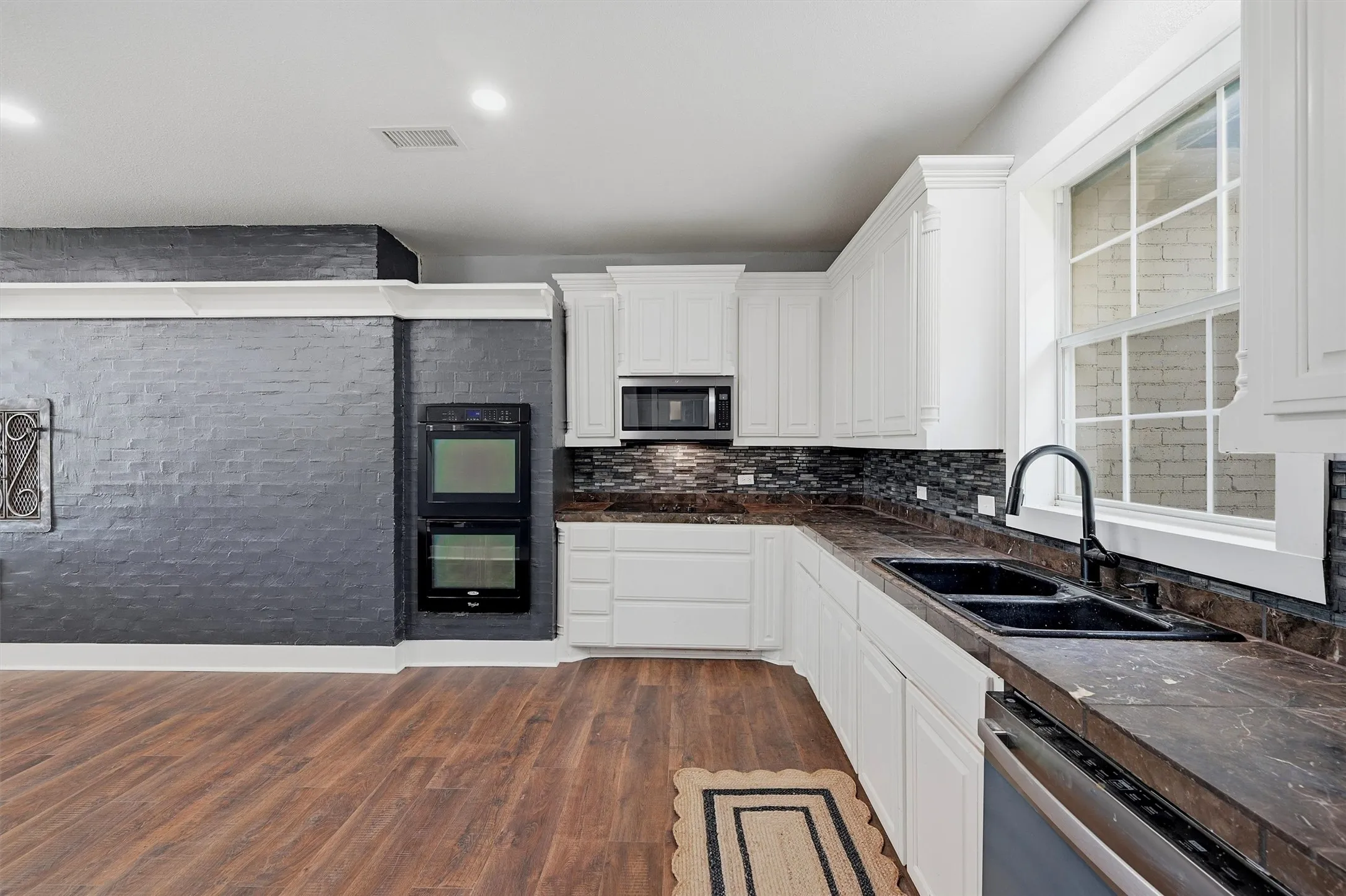 Single Family Residence For Sale in Grayson County , 705 Club Lake Road, Whitesboro, Texas 76273, 4 Bedroom, 4 Bathroom, Garage spaces, 4,838 Sqft, built in 1950, mls#21371124, Real Estate Agent in Whitesboro, Homes For Sale in Grayson county, Homes For Sale in Whitesboro, Realtor in Whitesboro Texas, Real Estate Brokerage Independent Realty Texas, Luminita Cordes Realtor