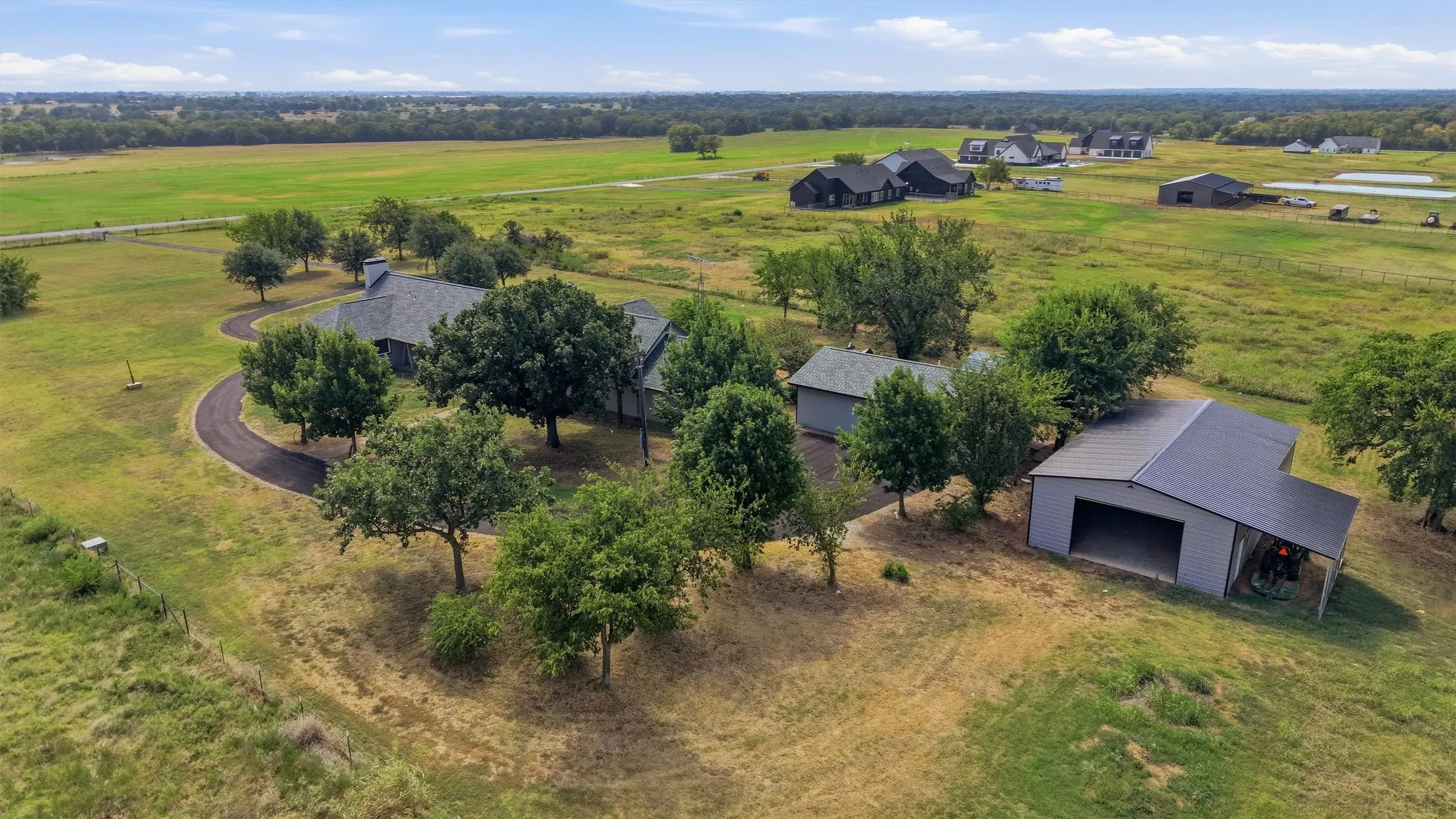Single Family Residence For Sale in Grayson County , 705 Club Lake Road, Whitesboro, Texas 76273, 4 Bedroom, 4 Bathroom, Garage spaces, 4,838 Sqft, built in 1950, mls#21371124, Real Estate Agent in Whitesboro, Homes For Sale in Grayson county, Homes For Sale in Whitesboro, Realtor in Whitesboro Texas, Real Estate Brokerage Independent Realty Texas, Luminita Cordes Realtor