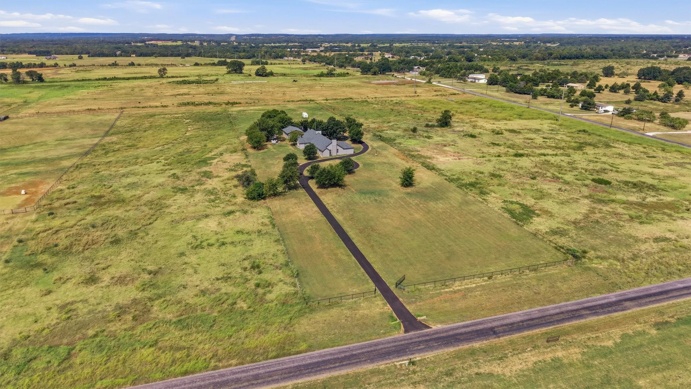 Single Family Residence For Sale in Grayson County , 705 Club Lake Road, Whitesboro, Texas 76273, 4 Bedroom, 4 Bathroom, Garage spaces, 4,838 Sqft, built in 1950, mls#21371124, Real Estate Agent in Whitesboro, Homes For Sale in Grayson county, Homes For Sale in Whitesboro, Realtor in Whitesboro Texas, Real Estate Brokerage Independent Realty Texas, Luminita Cordes Realtor