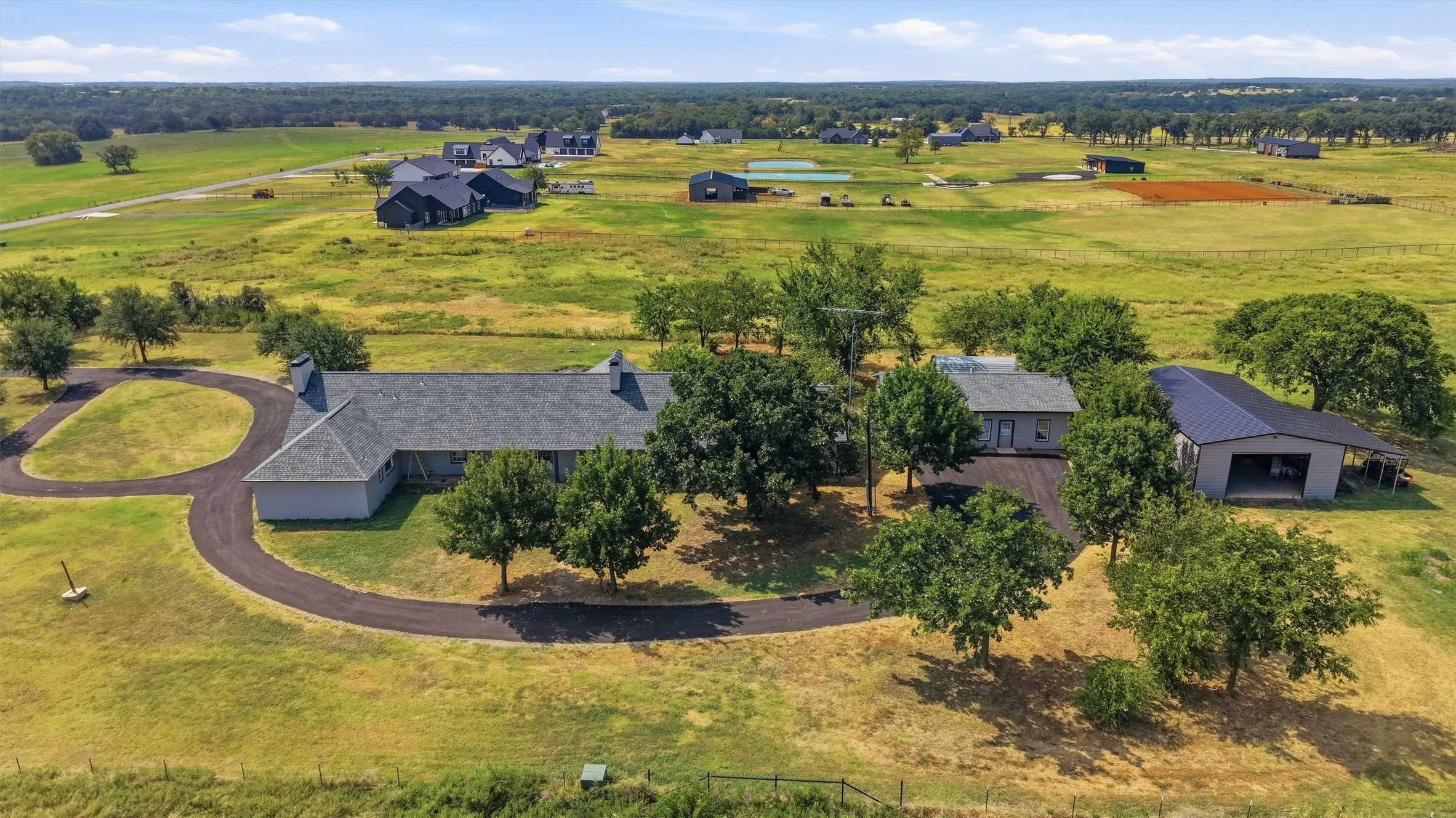 Single Family Residence For Sale in Grayson County , 705 Club Lake Road, Whitesboro, Texas 76273, 4 Bedroom, 4 Bathroom, Garage spaces, 4,838 Sqft, built in 1950, mls#21371124, Real Estate Agent in Whitesboro, Homes For Sale in Grayson county, Homes For Sale in Whitesboro, Realtor in Whitesboro Texas, Real Estate Brokerage Independent Realty Texas, Luminita Cordes Realtor