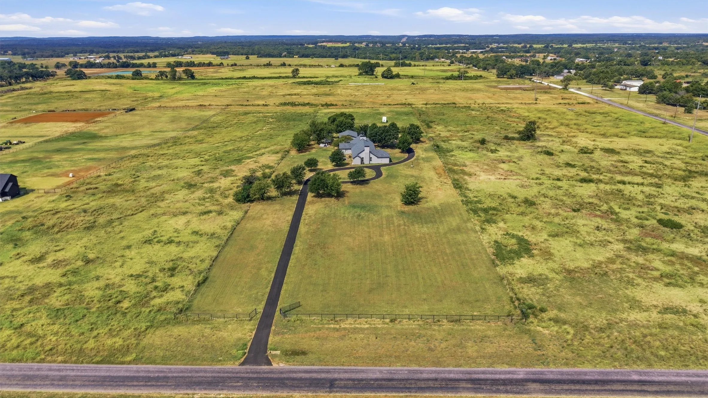 Single Family Residence For Sale in Grayson County , 705 Club Lake Road, Whitesboro, Texas 76273, 4 Bedroom, 4 Bathroom, Garage spaces, 4,838 Sqft, built in 1950, mls#21371124, Real Estate Agent in Whitesboro, Homes For Sale in Grayson county, Homes For Sale in Whitesboro, Realtor in Whitesboro Texas, Real Estate Brokerage Independent Realty Texas, Luminita Cordes Realtor