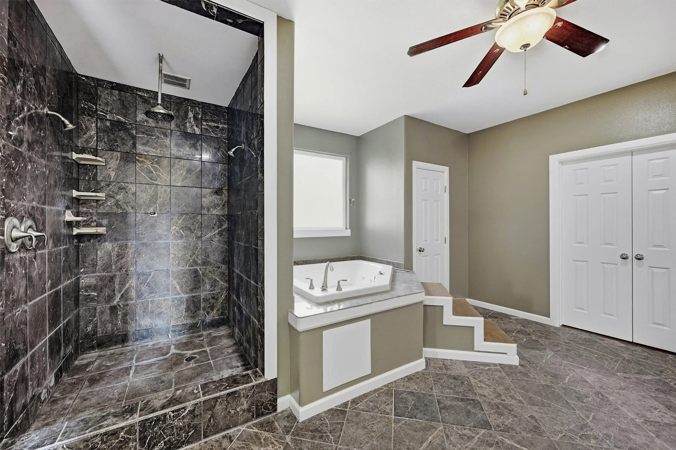 Single Family Residence For Sale in Grayson County , 705 Club Lake Road, Whitesboro, Texas 76273, 4 Bedroom, 4 Bathroom, Garage spaces, 4,838 Sqft, built in 1950, mls#21371124, Real Estate Agent in Whitesboro, Homes For Sale in Grayson county, Homes For Sale in Whitesboro, Realtor in Whitesboro Texas, Real Estate Brokerage Independent Realty Texas, Luminita Cordes Realtor
