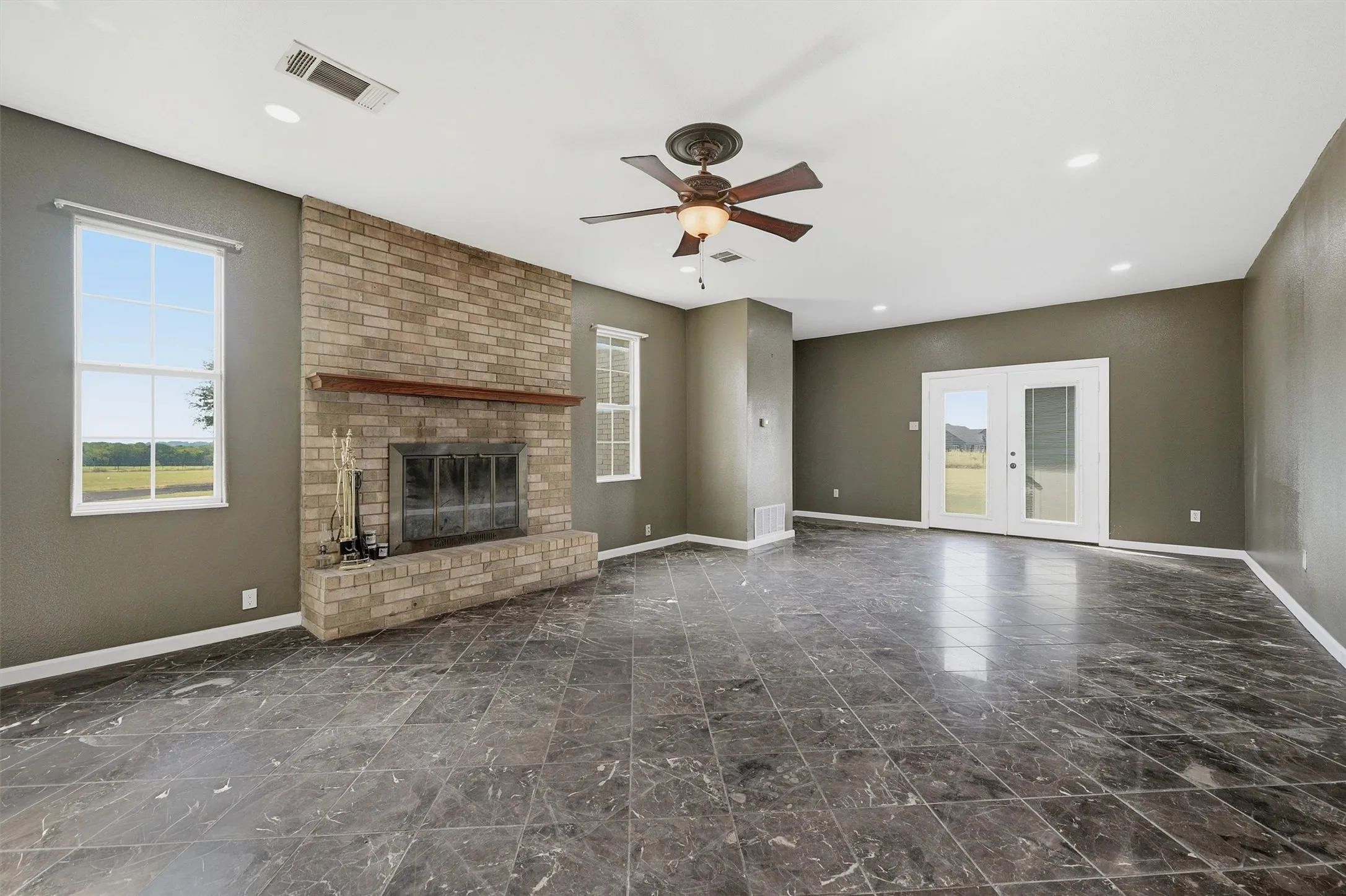 Single Family Residence For Sale in Grayson County , 705 Club Lake Road, Whitesboro, Texas 76273, 4 Bedroom, 4 Bathroom, Garage spaces, 4,838 Sqft, built in 1950, mls#21371124, Real Estate Agent in Whitesboro, Homes For Sale in Grayson county, Homes For Sale in Whitesboro, Realtor in Whitesboro Texas, Real Estate Brokerage Independent Realty Texas, Luminita Cordes Realtor
