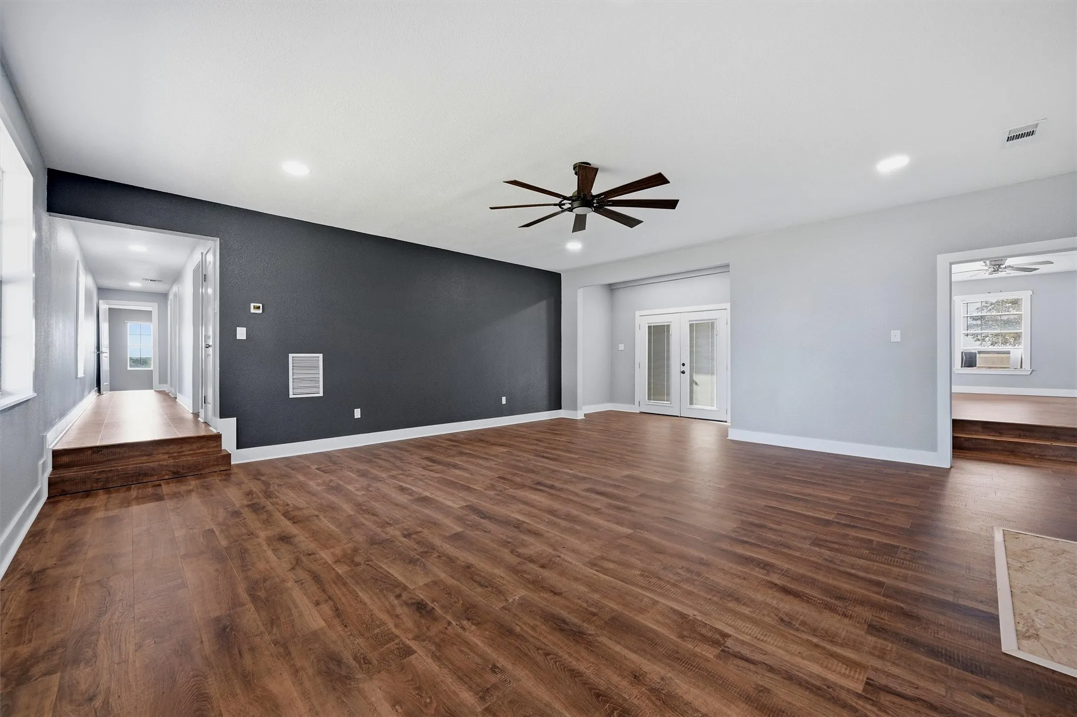 Single Family Residence For Sale in Grayson County , 705 Club Lake Road, Whitesboro, Texas 76273, 4 Bedroom, 4 Bathroom, Garage spaces, 4,838 Sqft, built in 1950, mls#21371124, Real Estate Agent in Whitesboro, Homes For Sale in Grayson county, Homes For Sale in Whitesboro, Realtor in Whitesboro Texas, Real Estate Brokerage Independent Realty Texas, Luminita Cordes Realtor